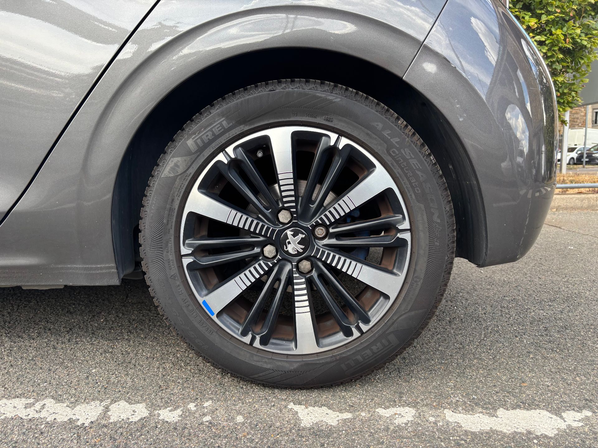 Peugeot 208 1.5 bleu HDI Tech édition