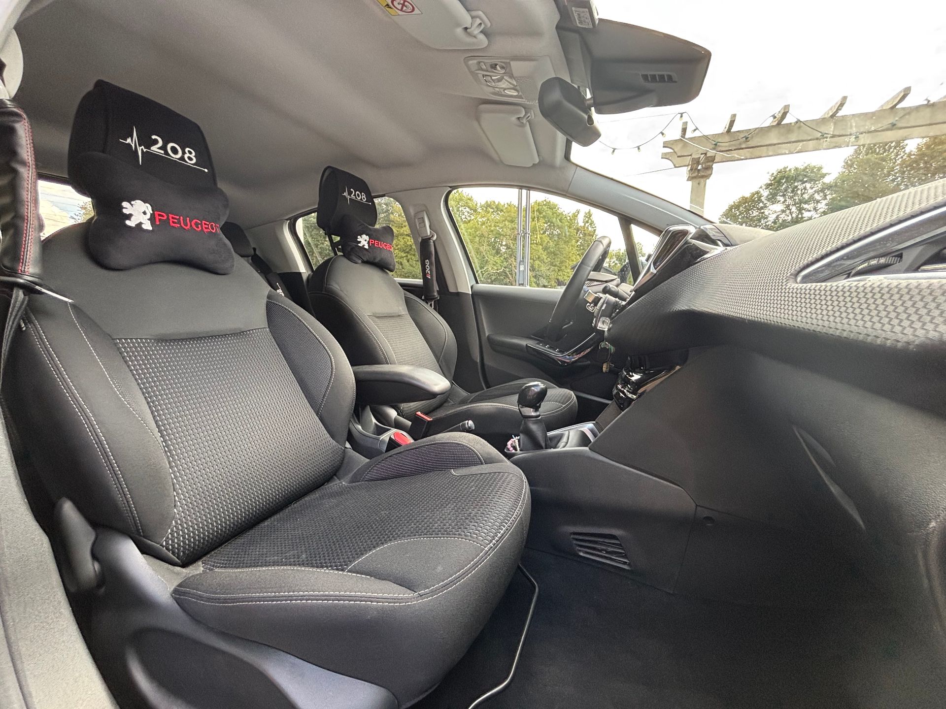 Peugeot 208 1.5 bleu HDI Tech édition