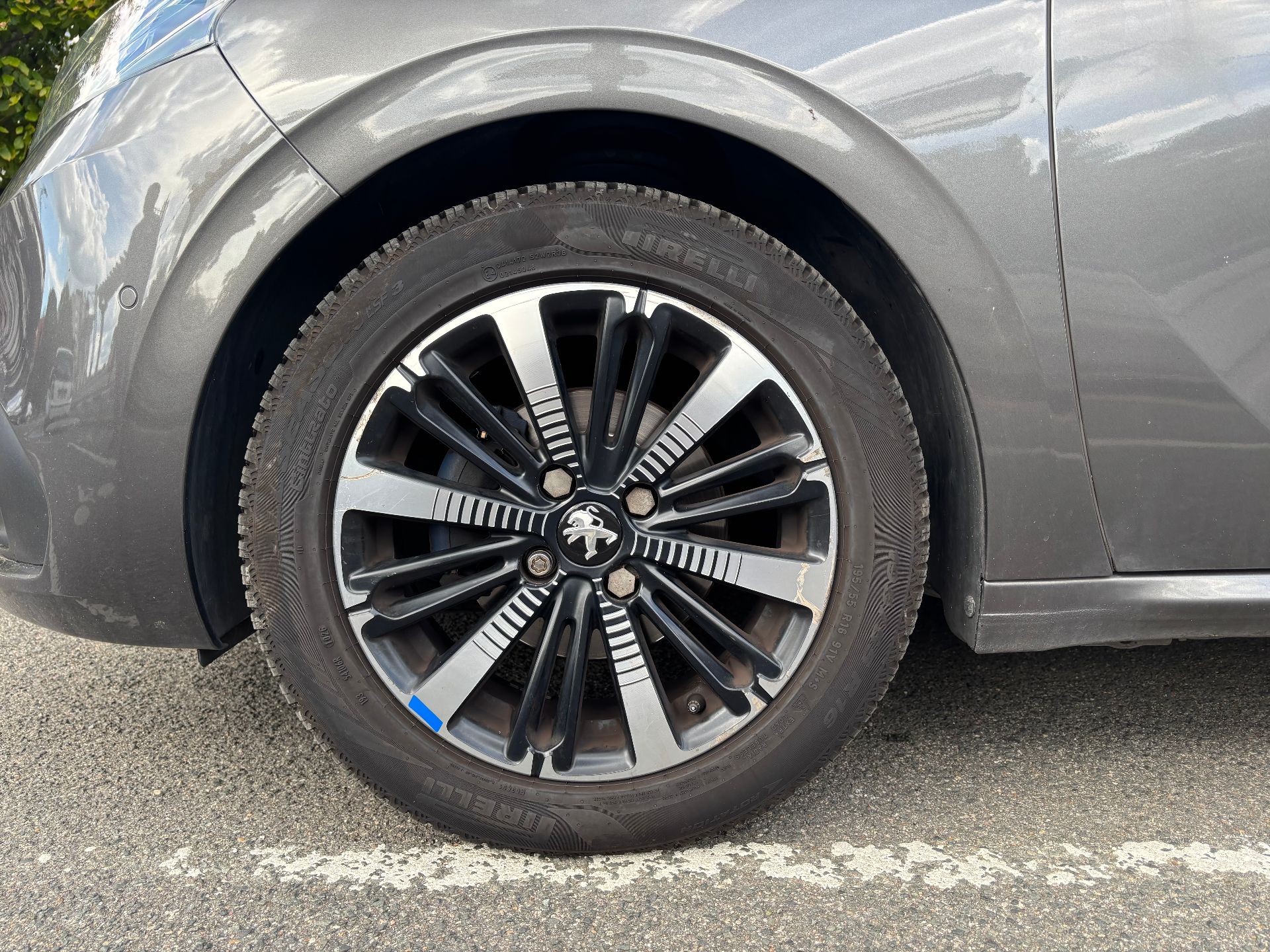 Peugeot 208 1.5 bleu HDI Tech édition