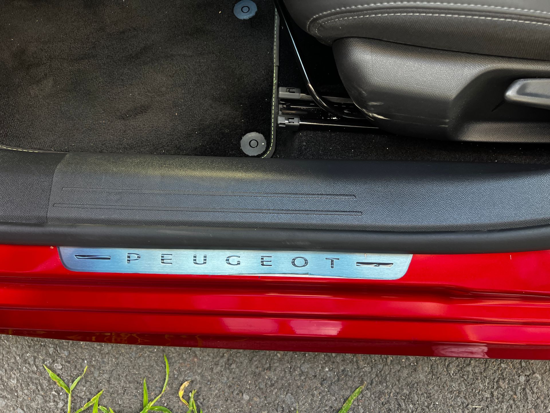 Peugeot 208 GT 1.2L 100ch