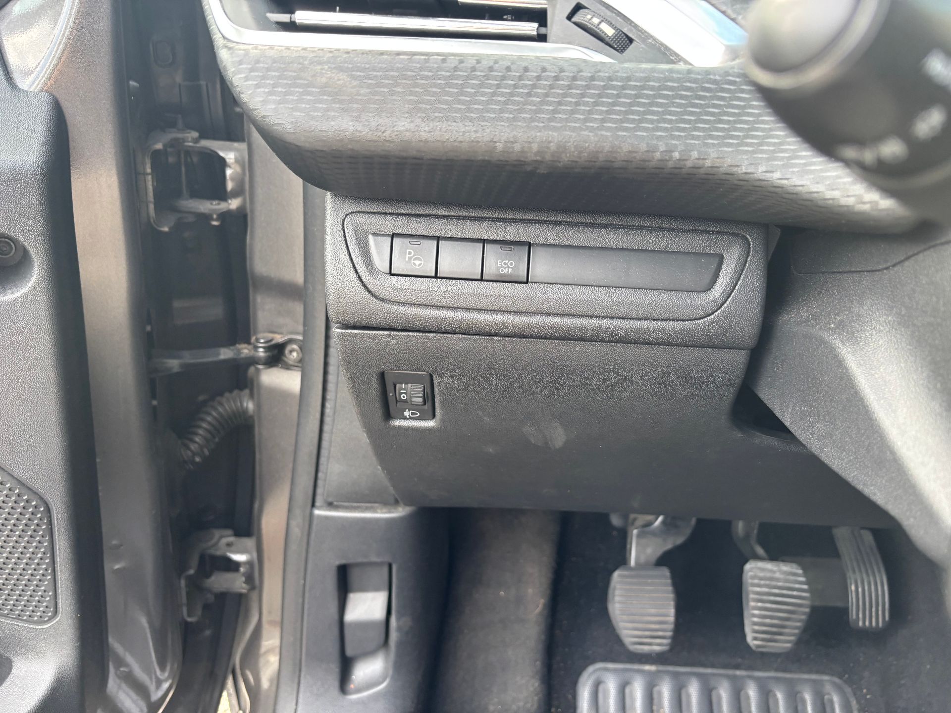Peugeot 208 1.5 bleu HDI Tech édition