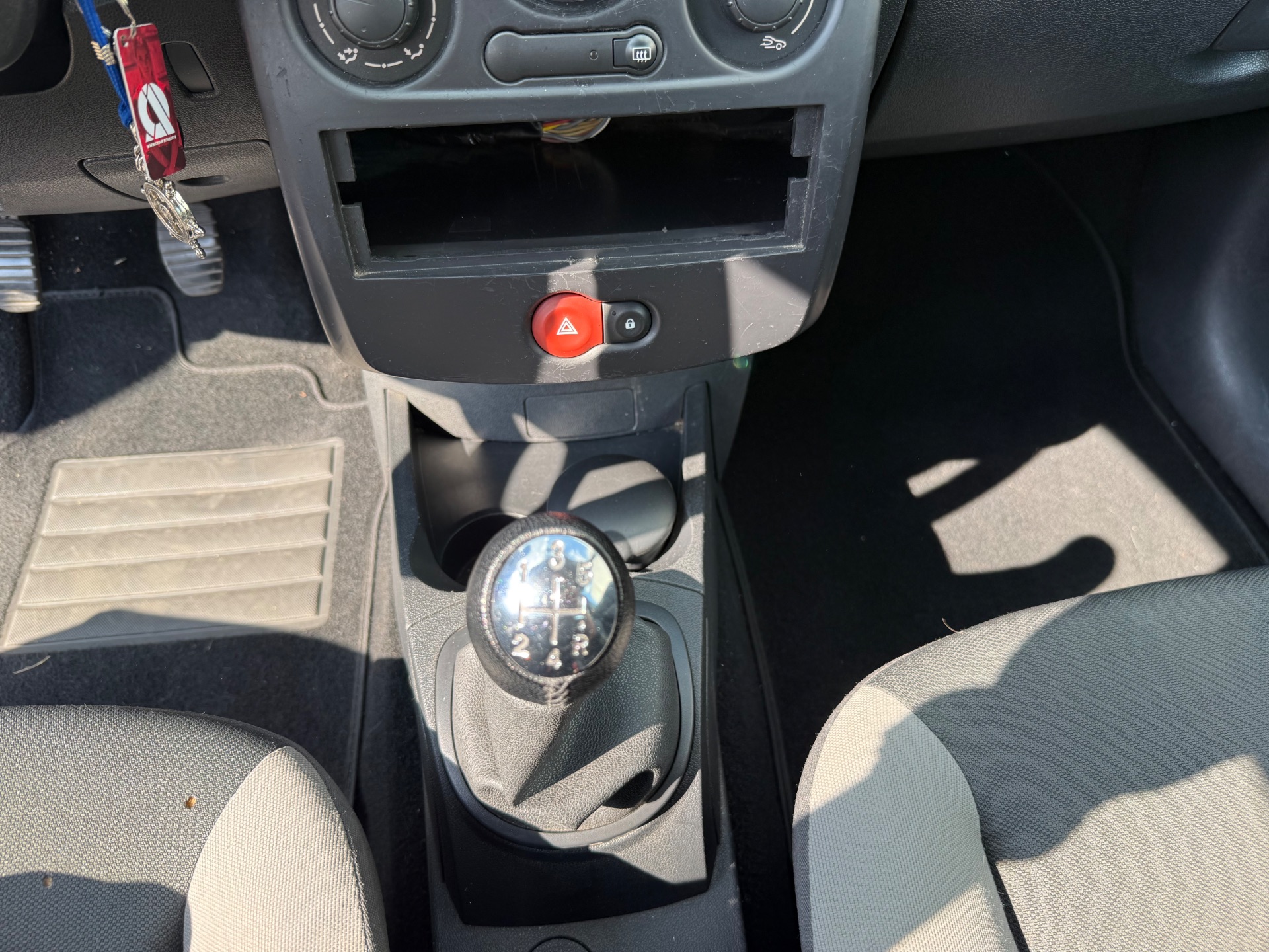 Renault Clio III 1.2 16V 75ch Authentique