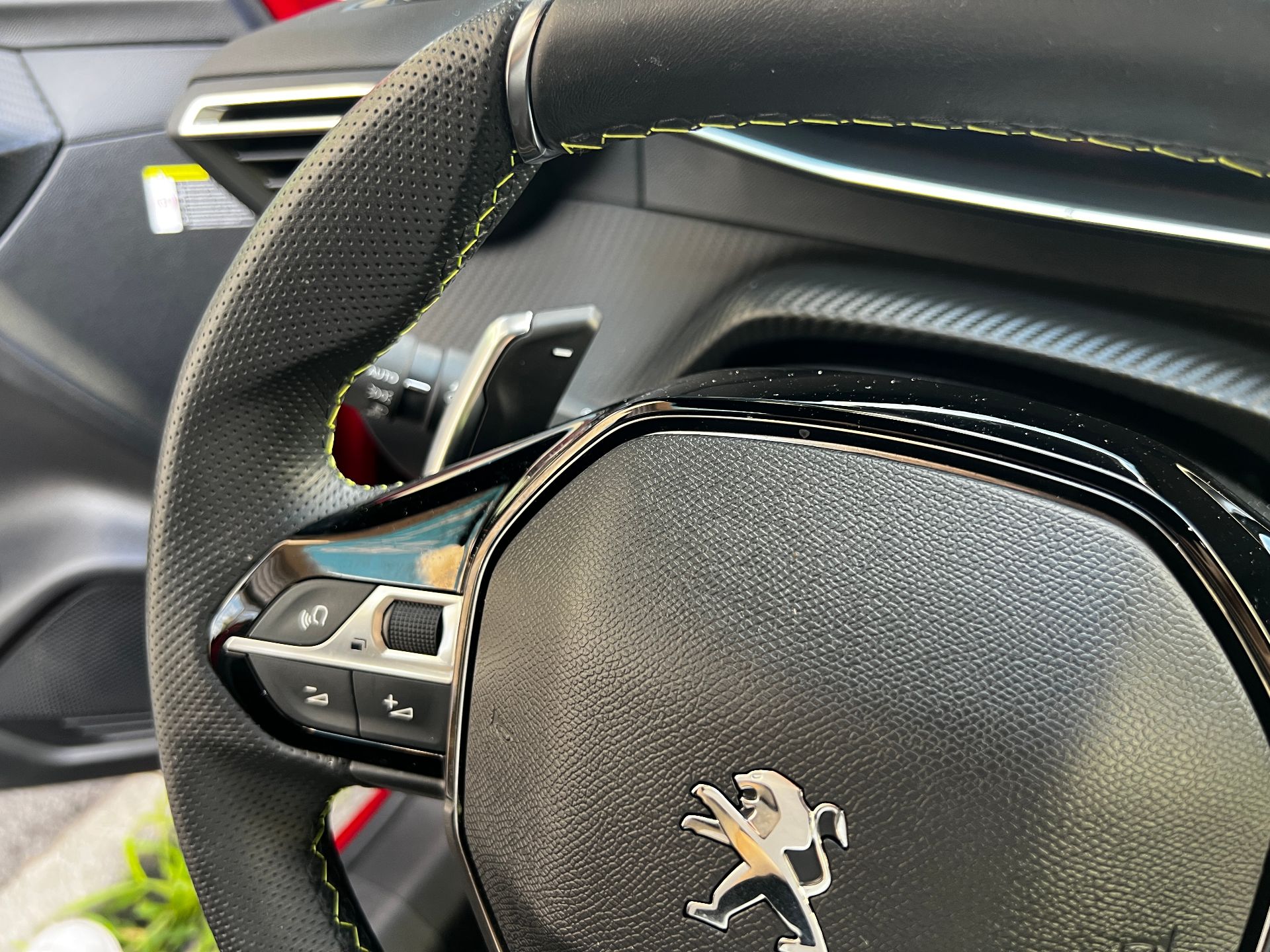 Peugeot 208 GT 1.2L 100ch