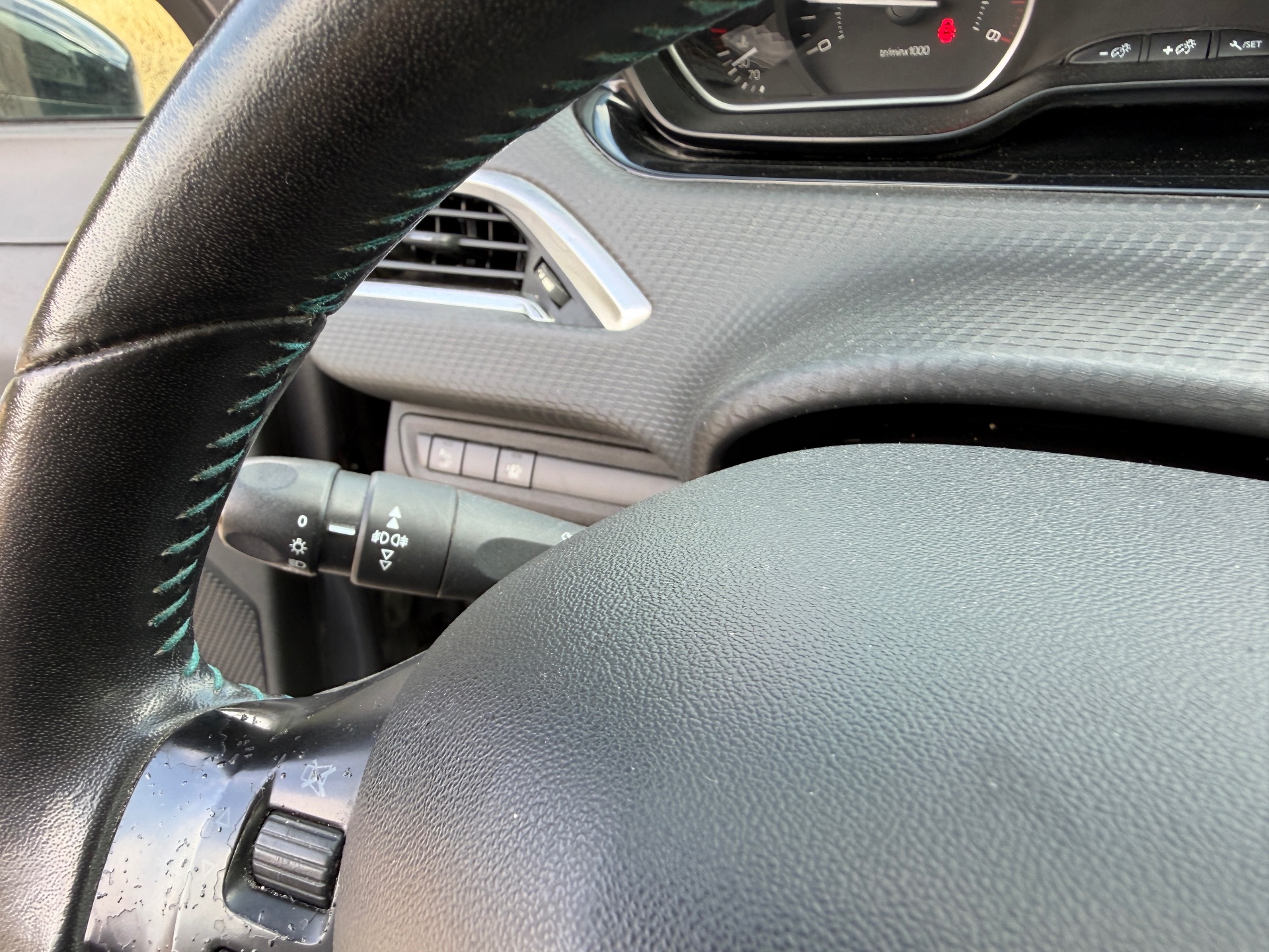 Peugeot 2008 1,6 BlueHdi Urvan cross