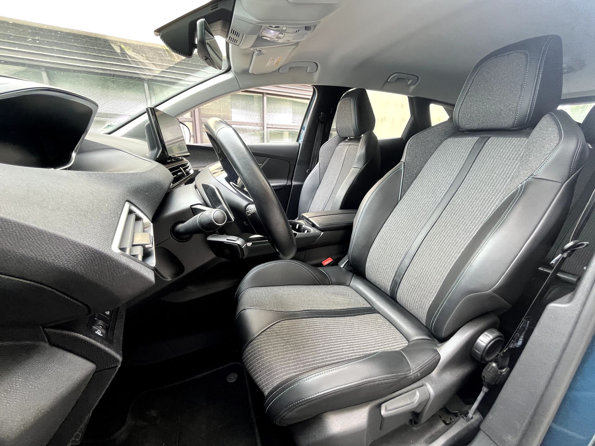 Peugeot 3008 Hybrid 225 ch e-EAT8 Allure Pack