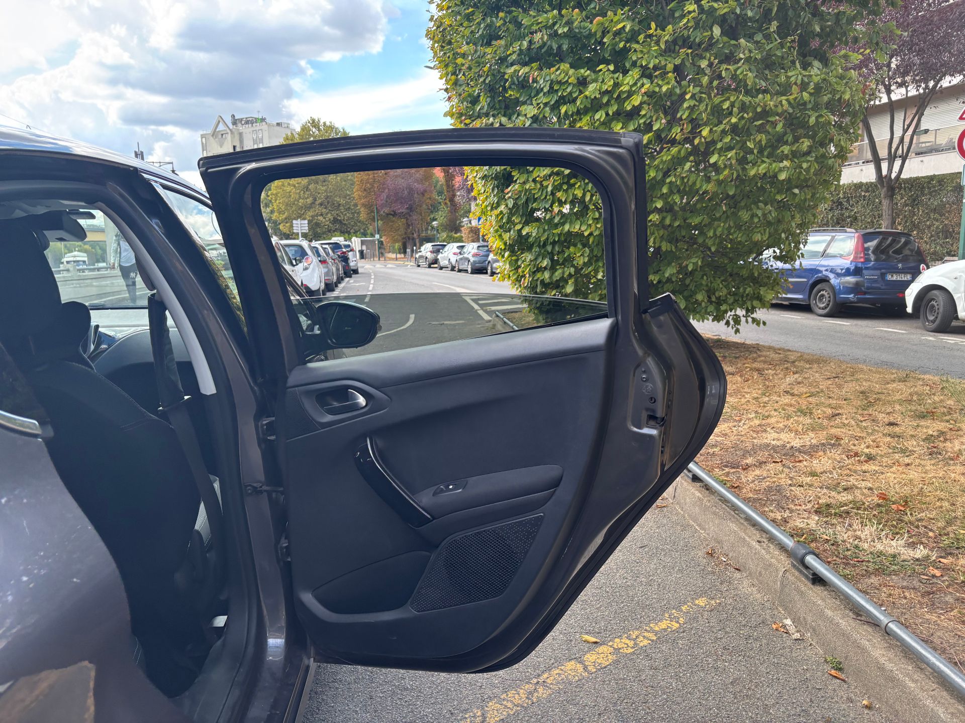 Peugeot 208 1.5 bleu HDI Tech édition