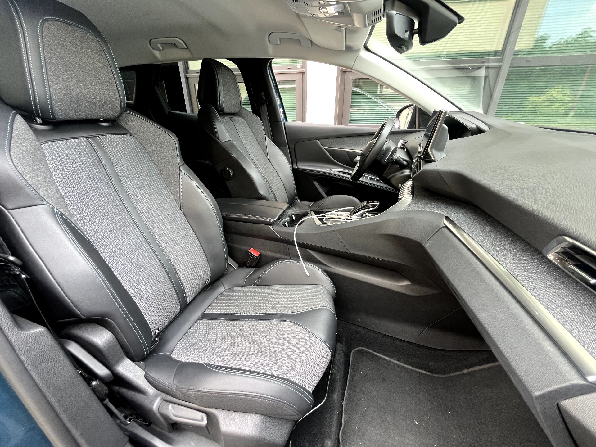 Peugeot 3008 Hybrid 225 ch e-EAT8 Allure Pack