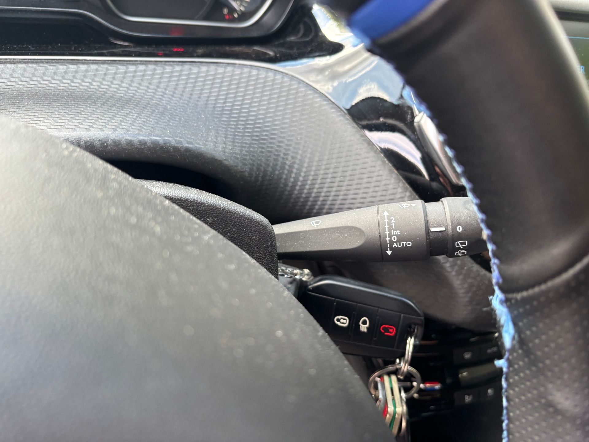 Peugeot 208 1.5 bleu HDI Tech édition