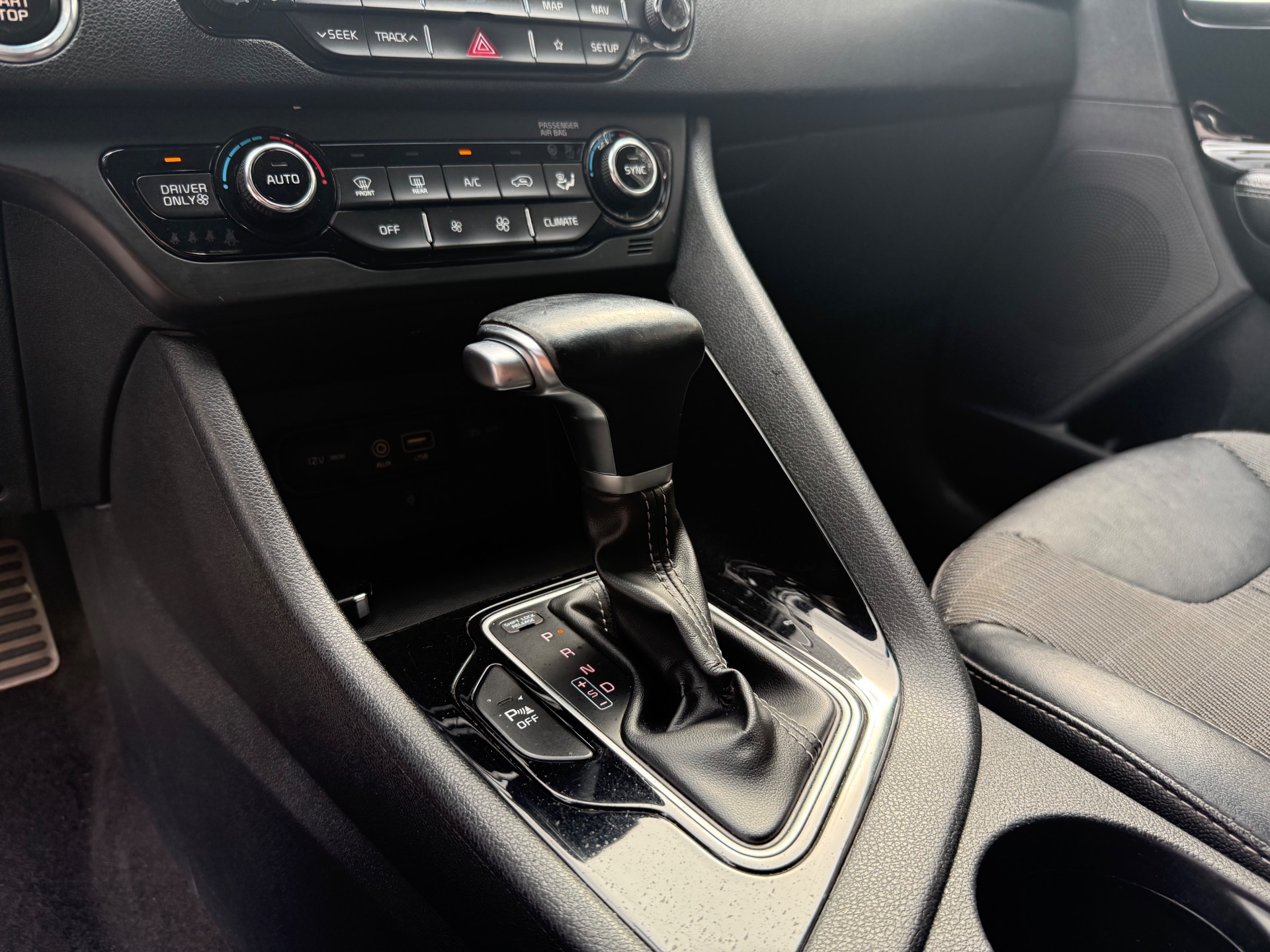 Kia Niro 1.6 GDI 16v HYBRID 141 ch DCT6 Boîte auto 141ch Design