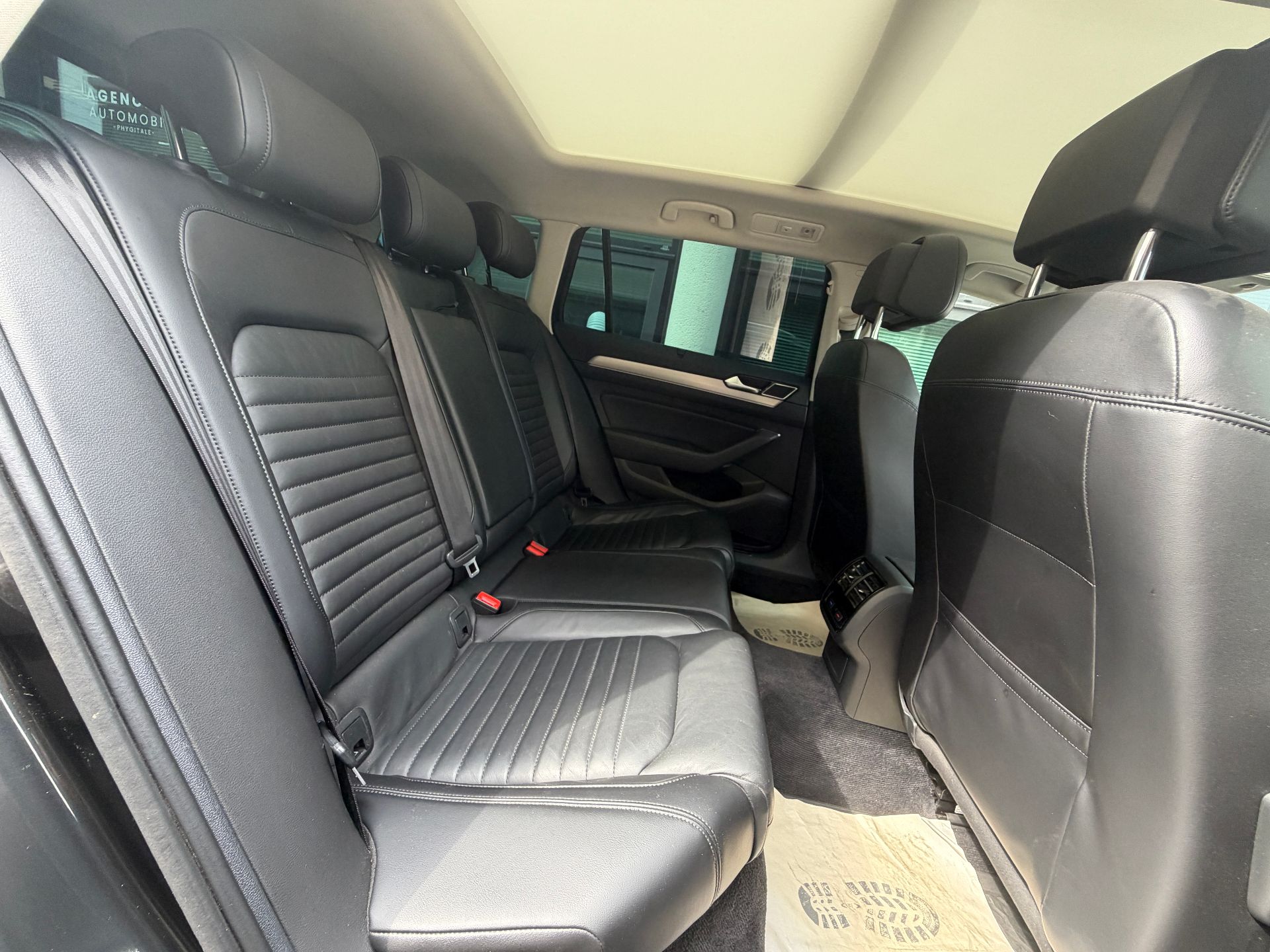 Volkswagen Passat 150 Ch « R-Line » – 16480€