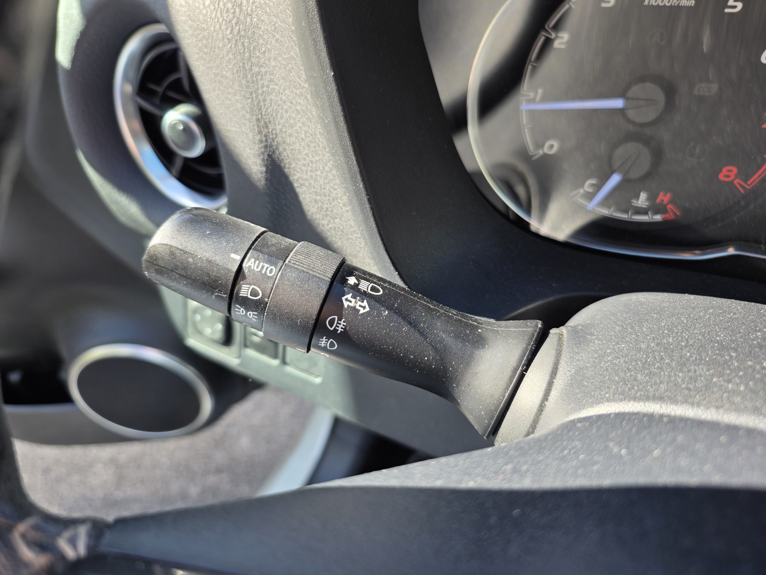 TOYOTA YARIS Y20 – 1.0 VVT-i 72ch