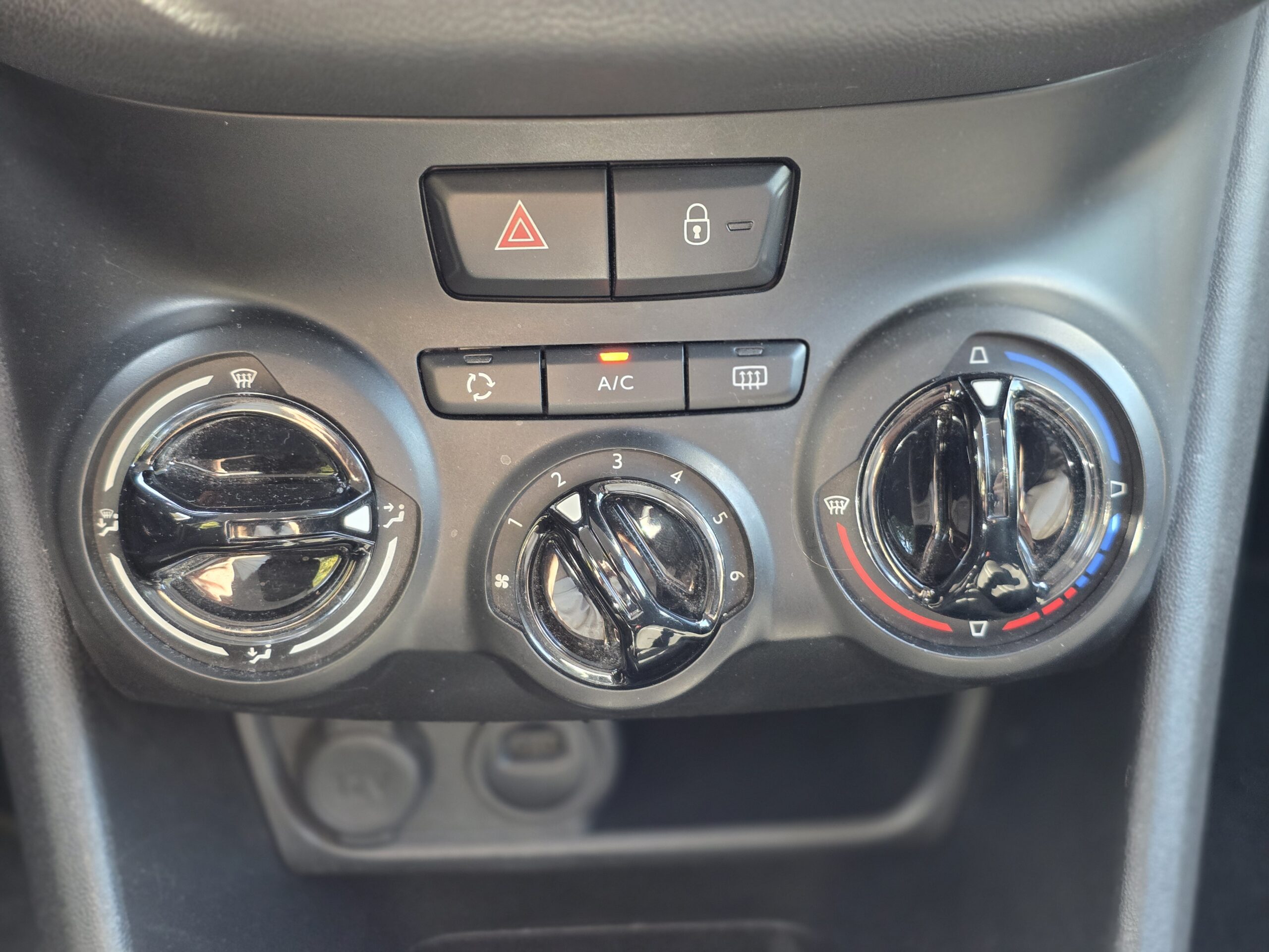 PEUGEOT 208 – 1.5 BlueHDi 100ch BVM6 Finition ACTIVE