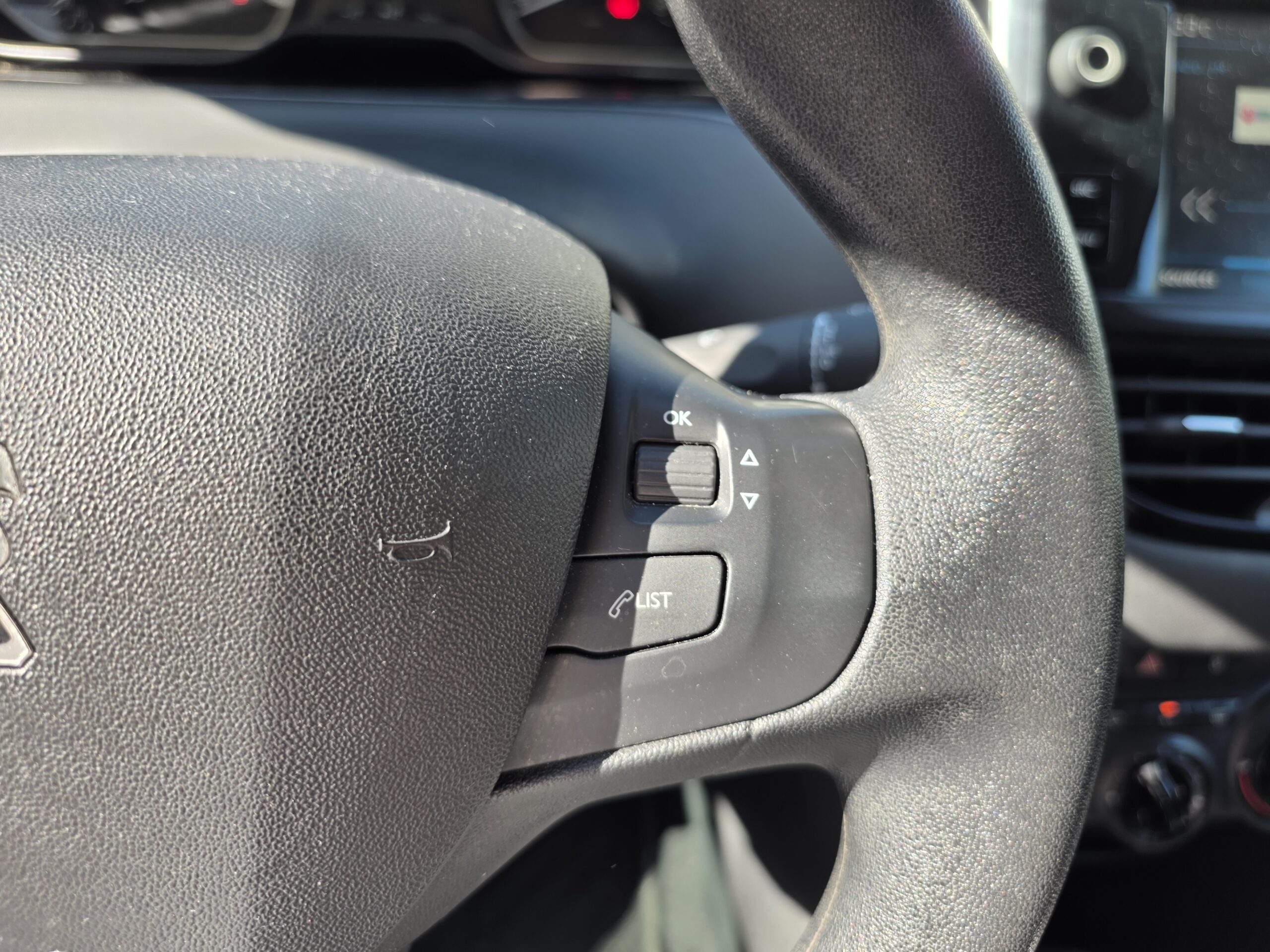PEUGEOT 208 – 1.5 BlueHDi 100ch BVM6 Finition ACTIVE