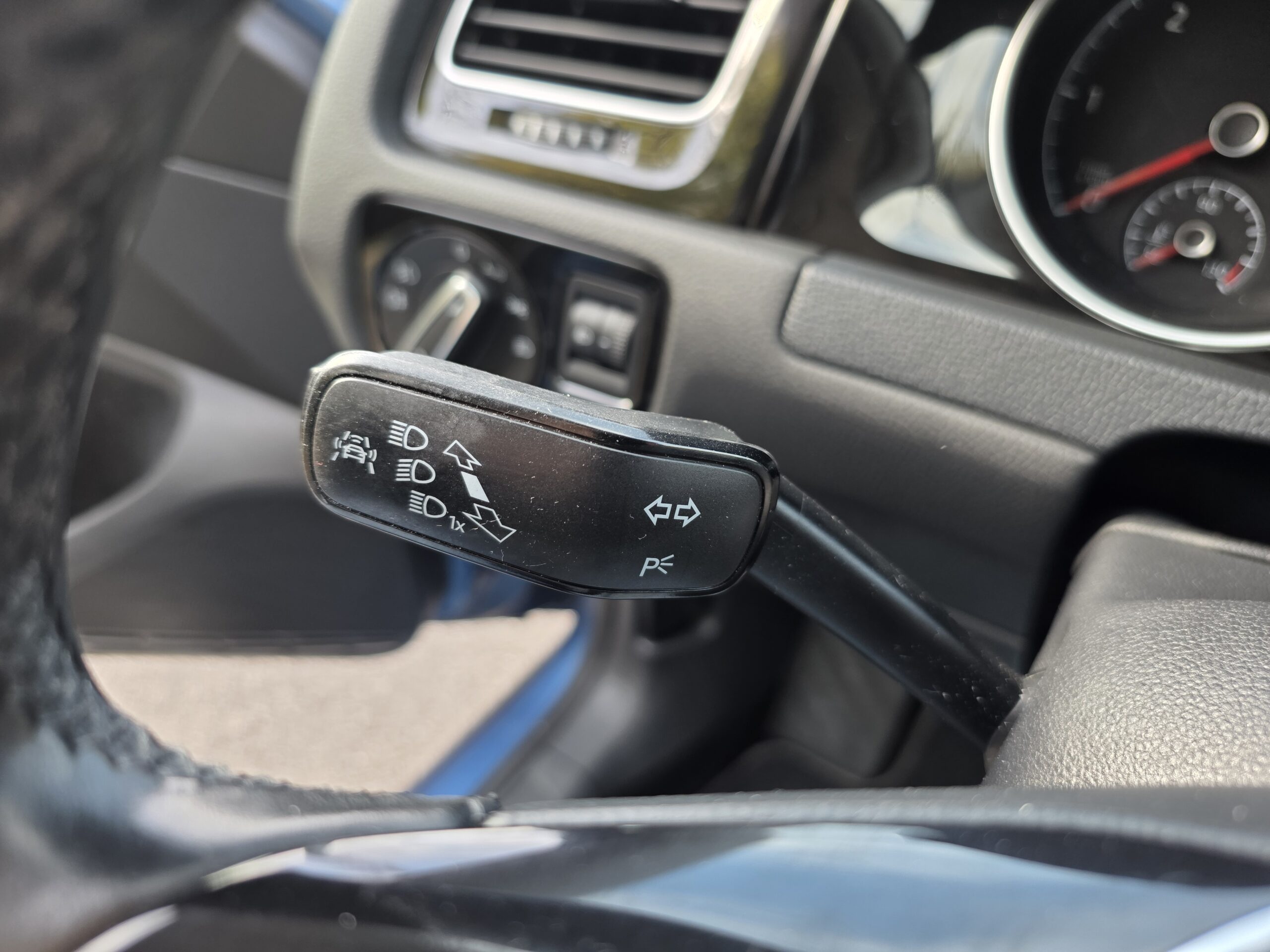 VOLKSWAGEN GOLF VII – 2.0 TDI 150ch DSG6 Finition CARAT