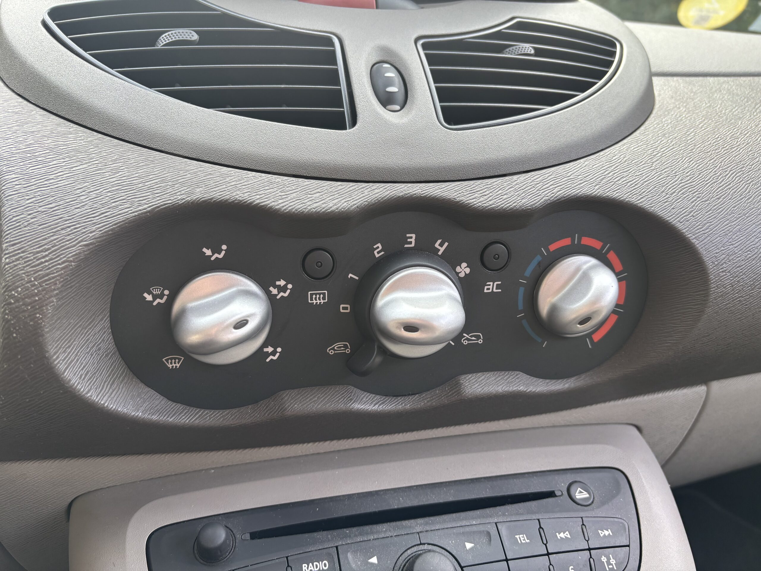 RENAULT Twingo II 1.2 i 16V 75 DOLCE VITA