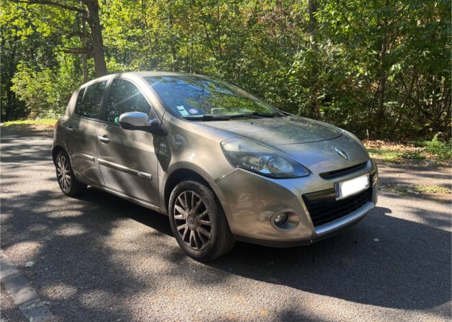 RENAULT Clio III 1.6 i 16V 11O INITIALE