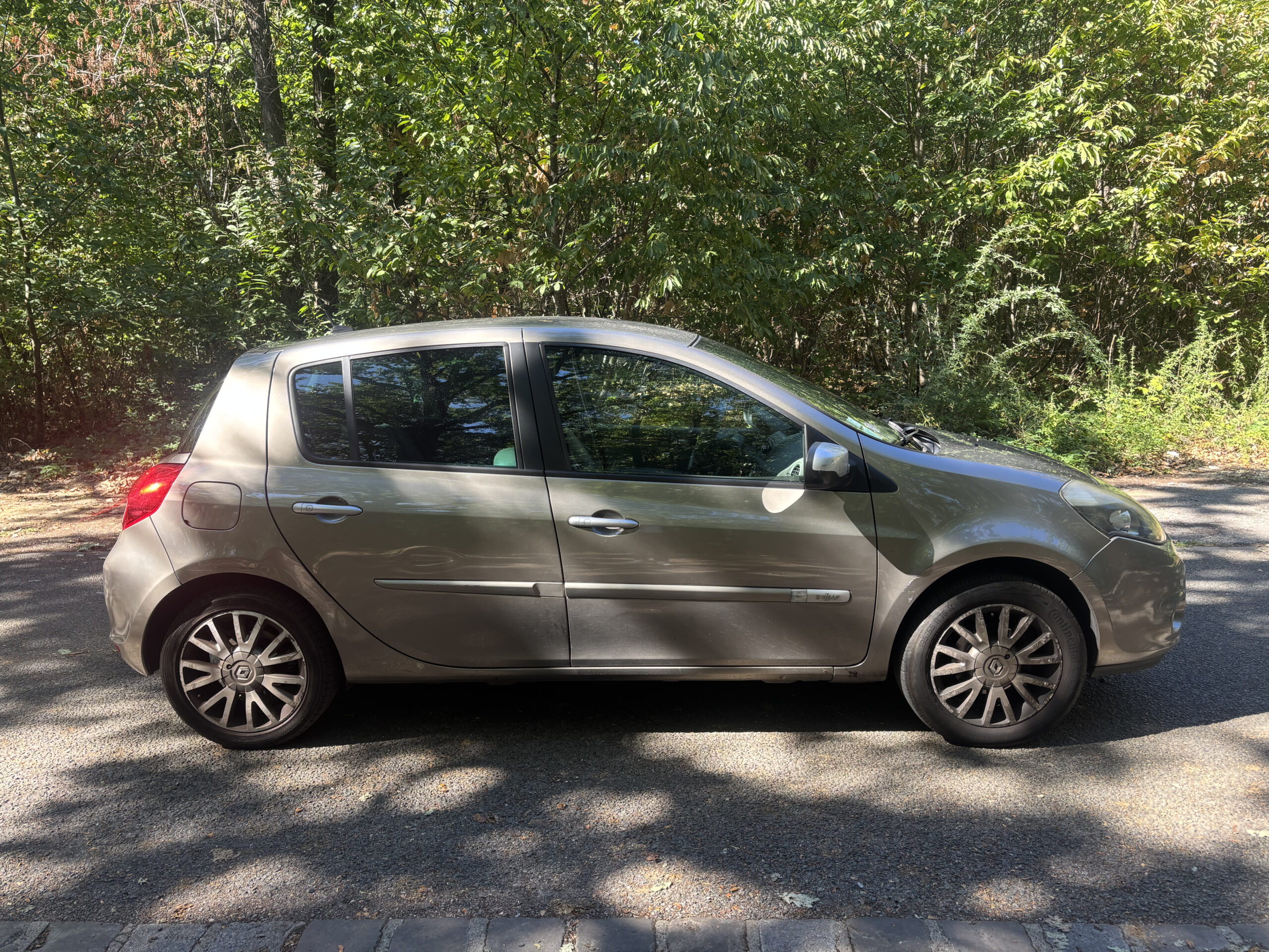 RENAULT Clio III 1.6 i 16V 11O INITIALE
