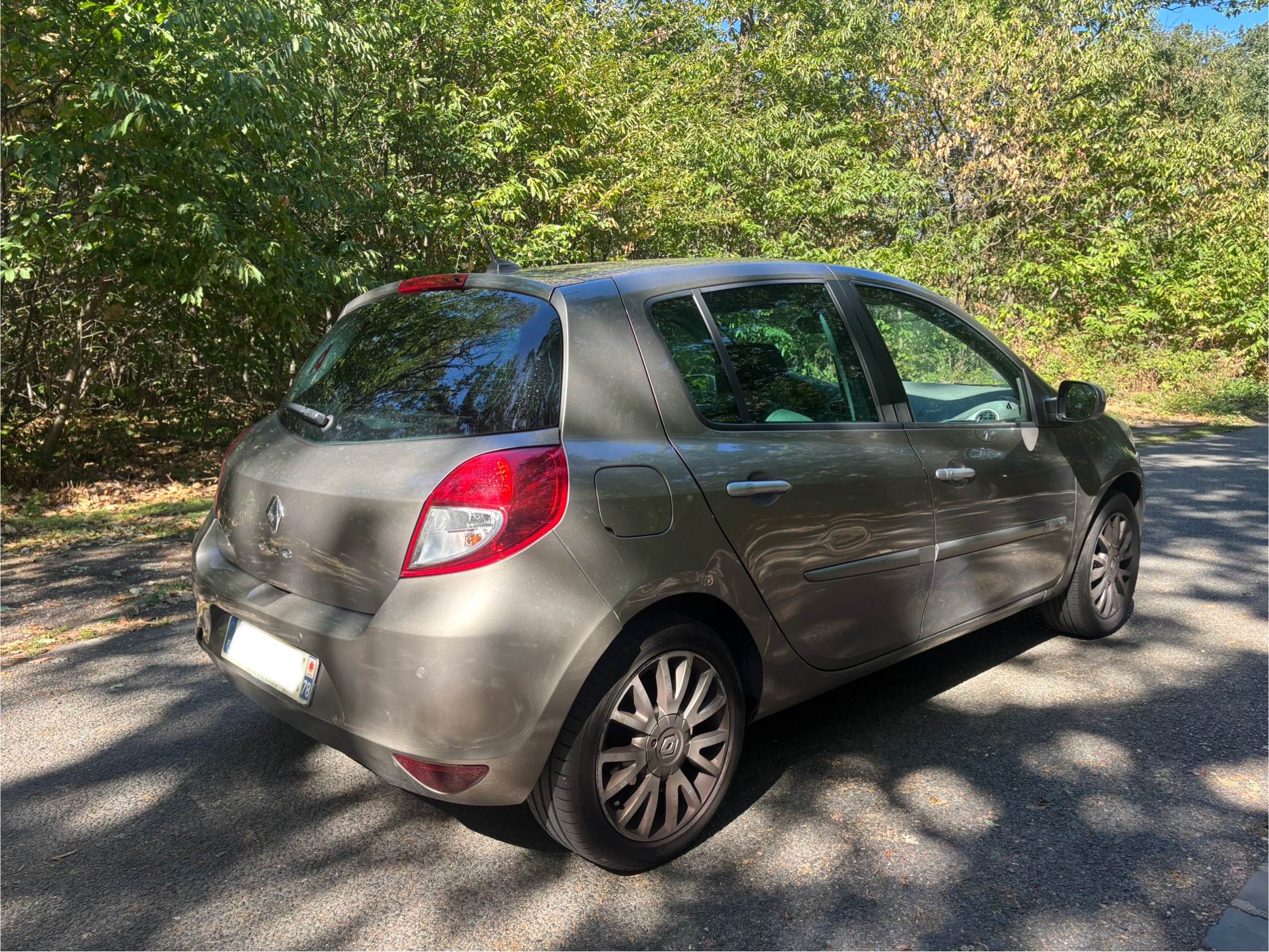 RENAULT Clio III 1.6 i 16V 11O INITIALE