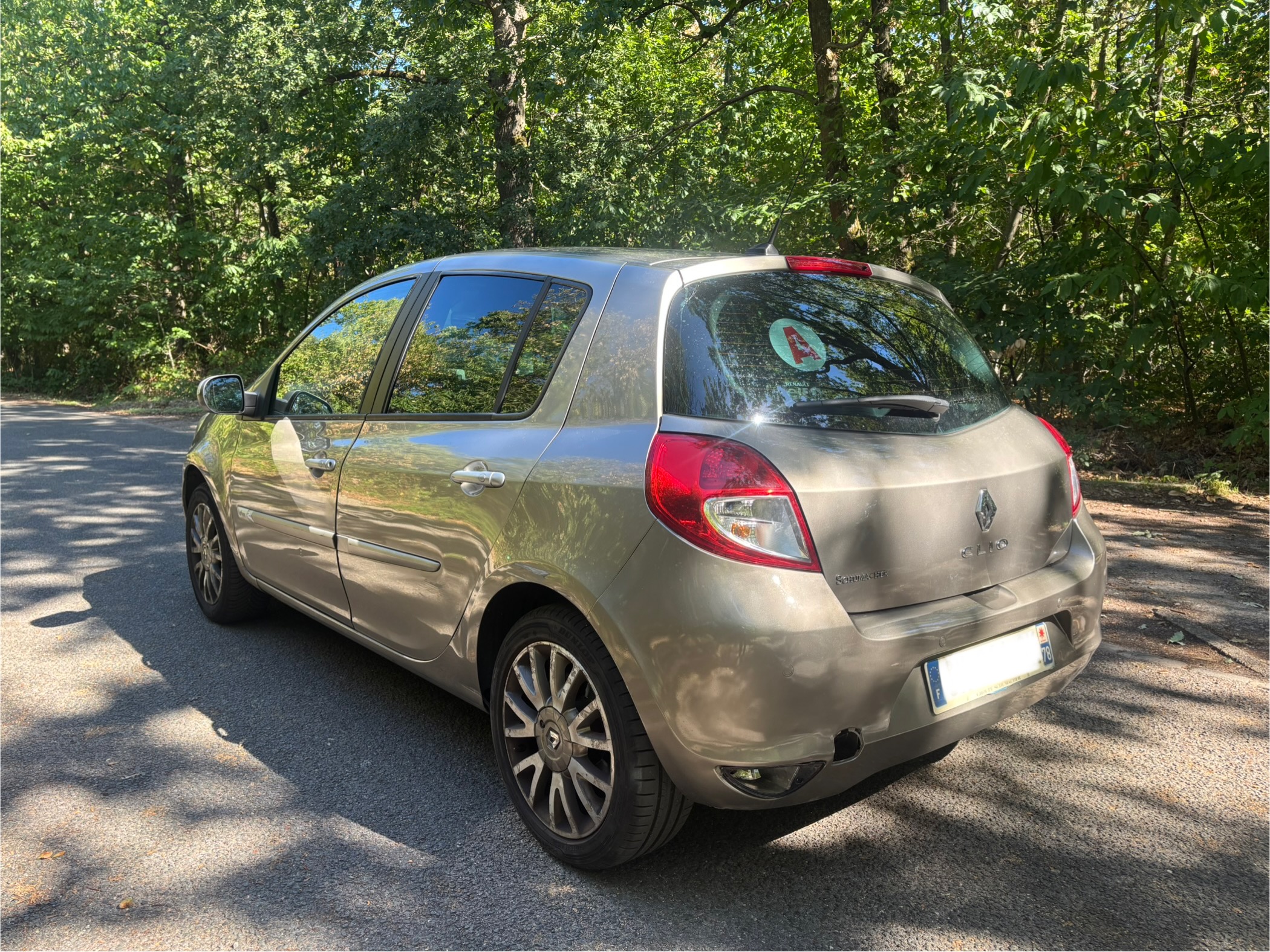 RENAULT Clio III 1.6 i 16V 11O INITIALE