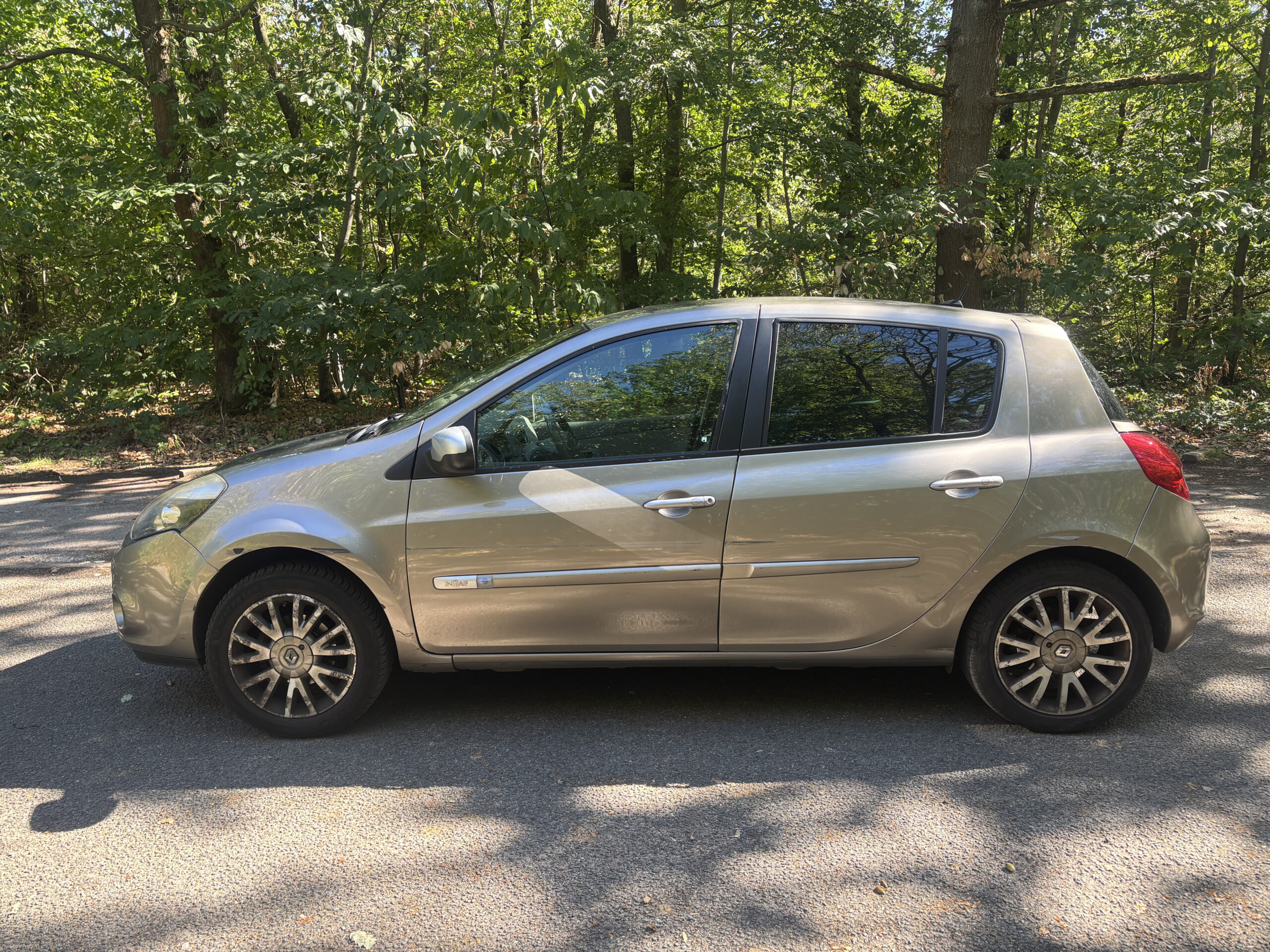RENAULT Clio III 1.6 i 16V 11O INITIALE