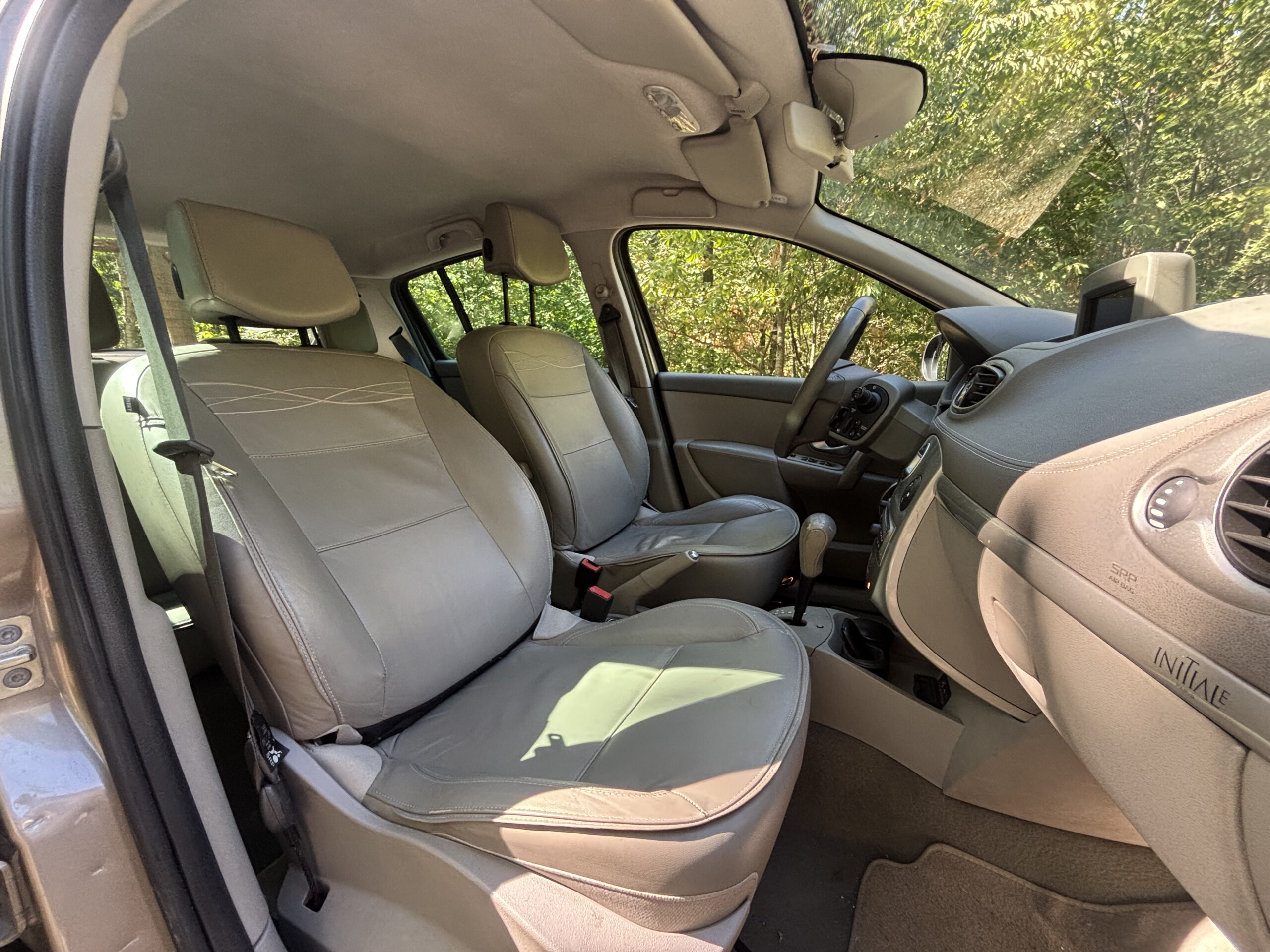 RENAULT Clio III 1.6 i 16V 11O INITIALE