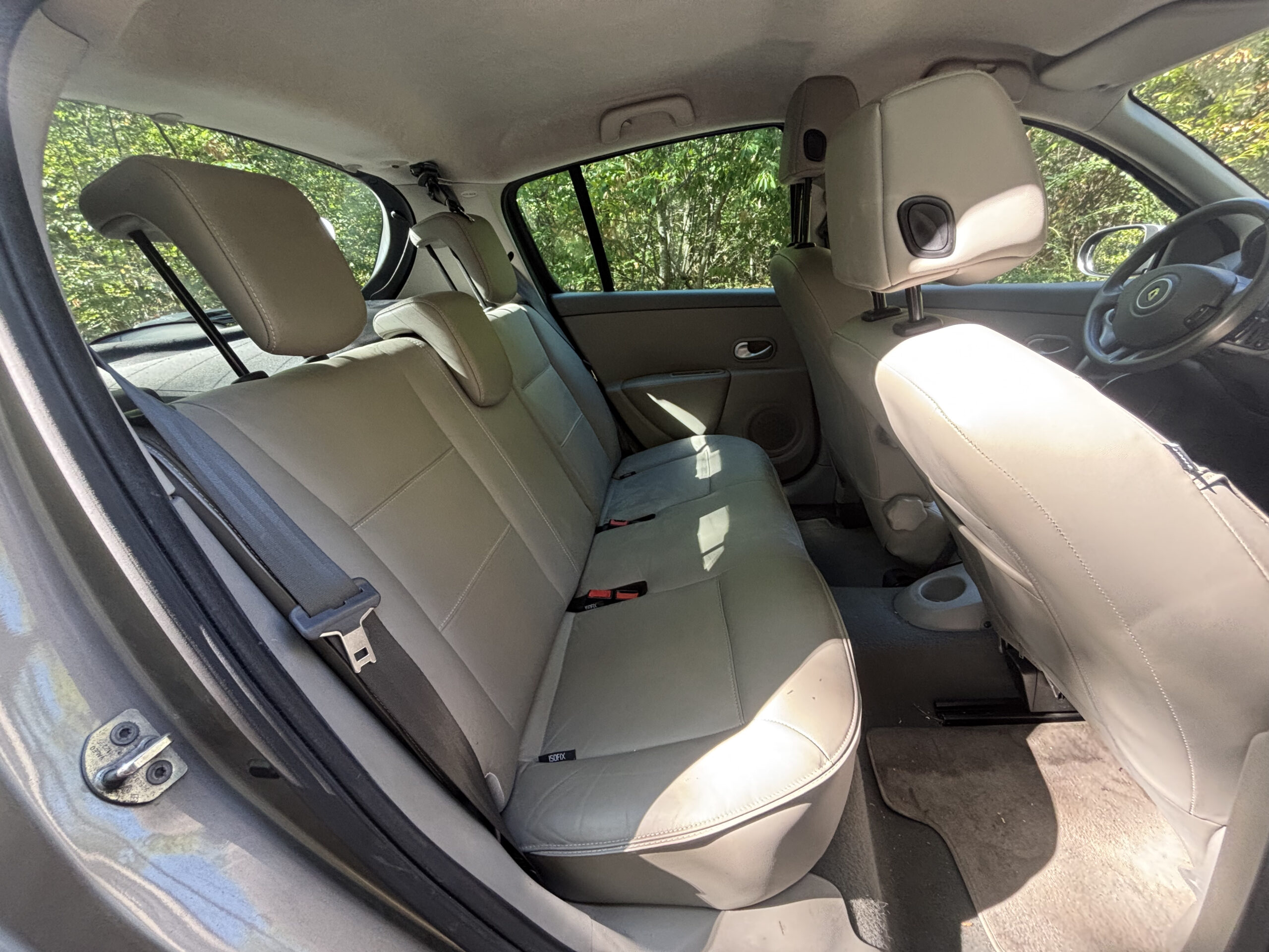 RENAULT Clio III 1.6 i 16V 11O INITIALE