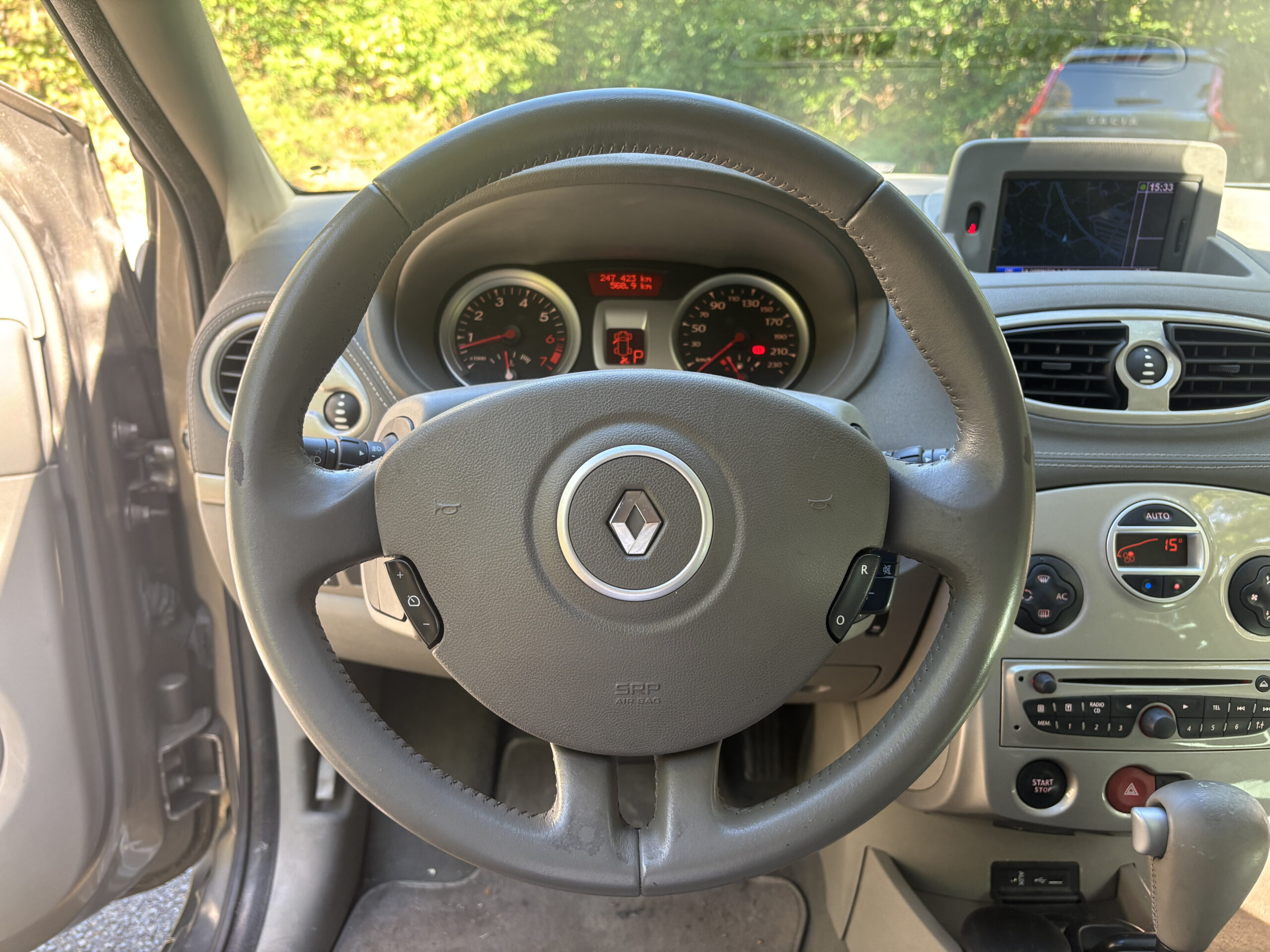 RENAULT Clio III 1.6 i 16V 11O INITIALE