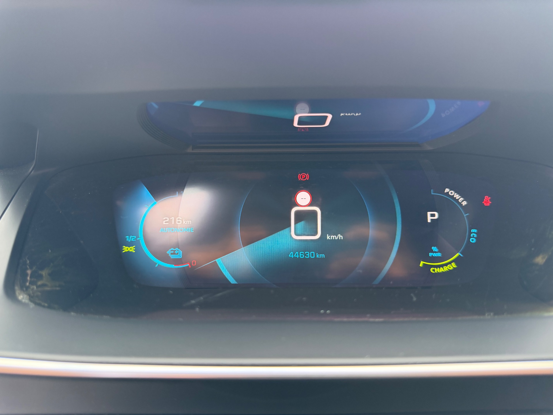 Peugeot 2008 5HB e-2008 100kW 136 cv Boîte auto 136ch ALLURE