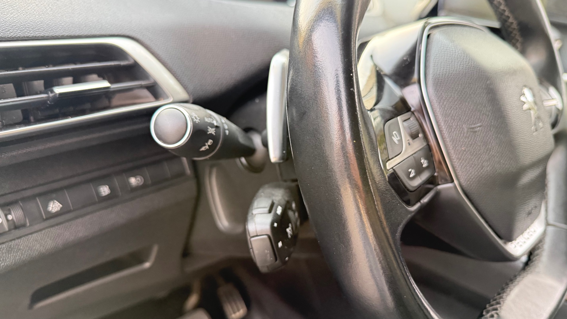 Peugeot 3008 1.6 HYBRID RECHARGEABLE e-EAT8 225ch ALLURE