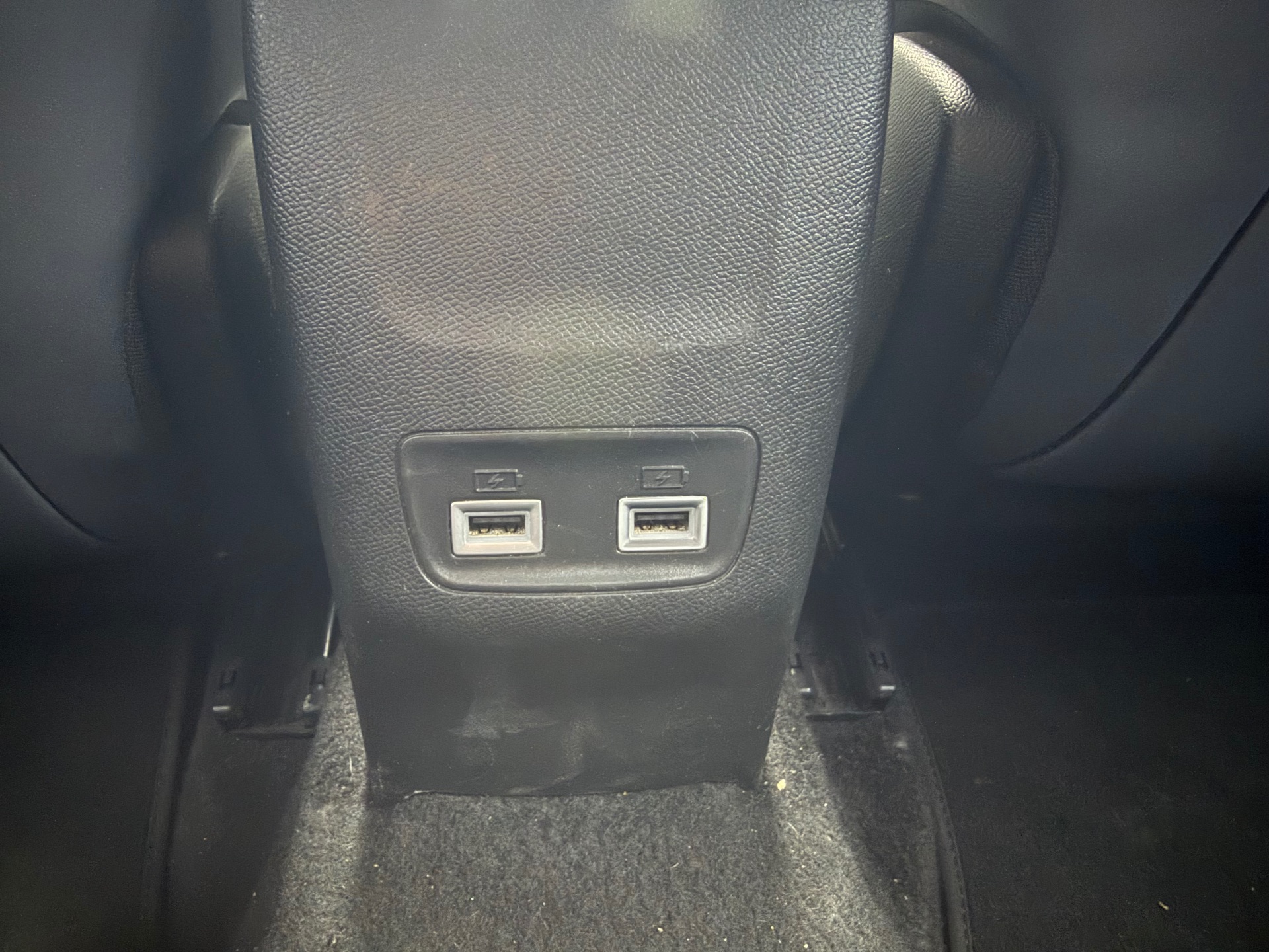 Peugeot 2008 5HB e-2008 100kW 136 cv Boîte auto 136ch ALLURE