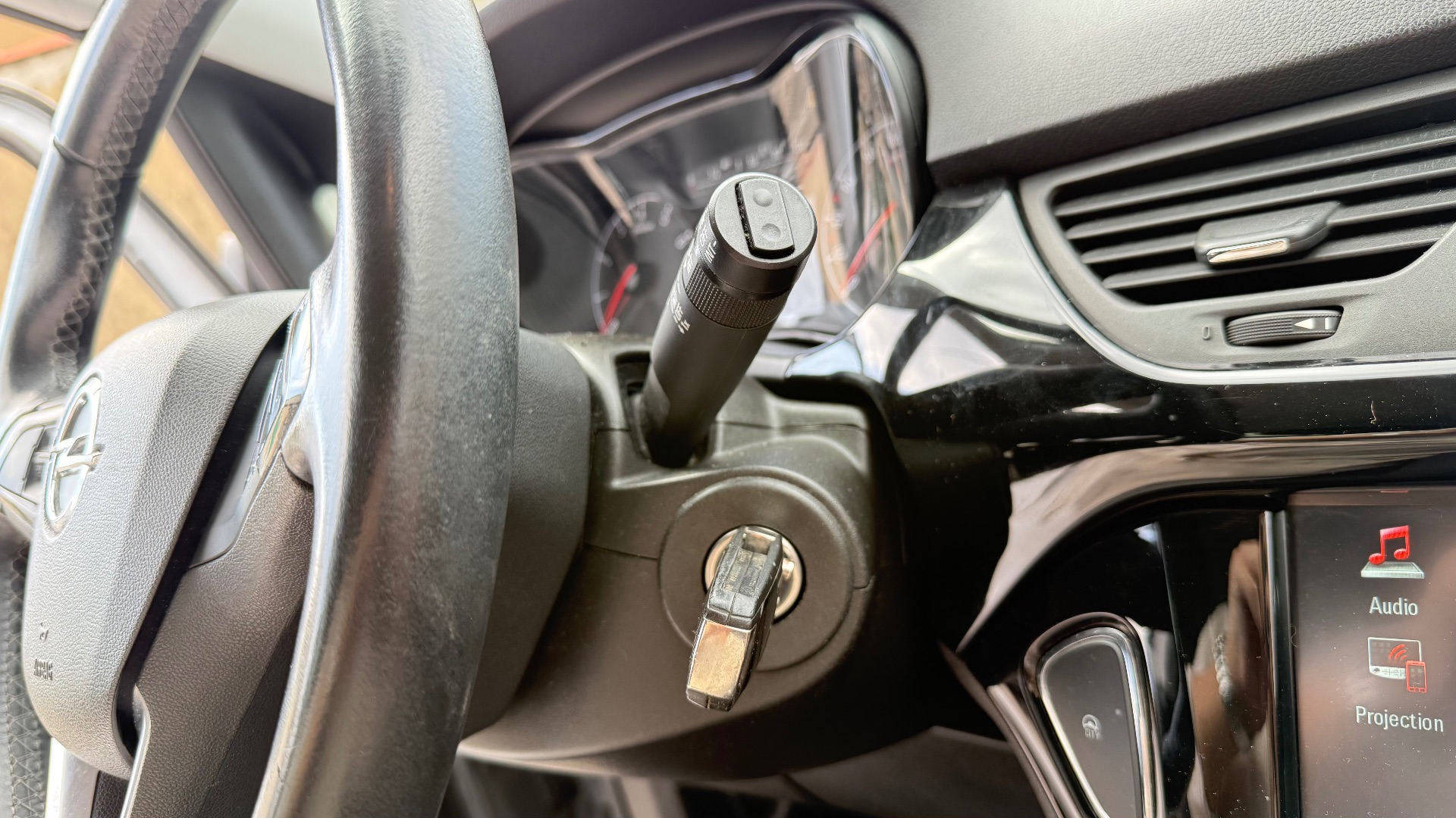 Opel Corsa 1.4i 90ch COLOR EDITION