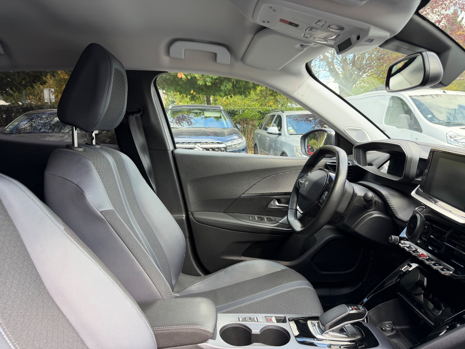 Peugeot 2008 5HB e-2008 100kW 136 cv Boîte auto 136ch ALLURE