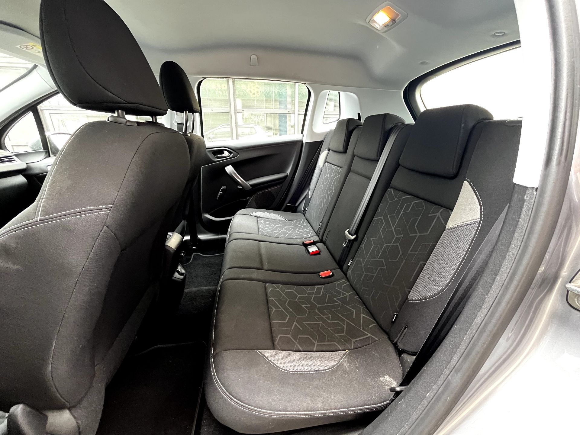 Peugeot 2008 1.6 BLUEHDI 75ch ACTIVE