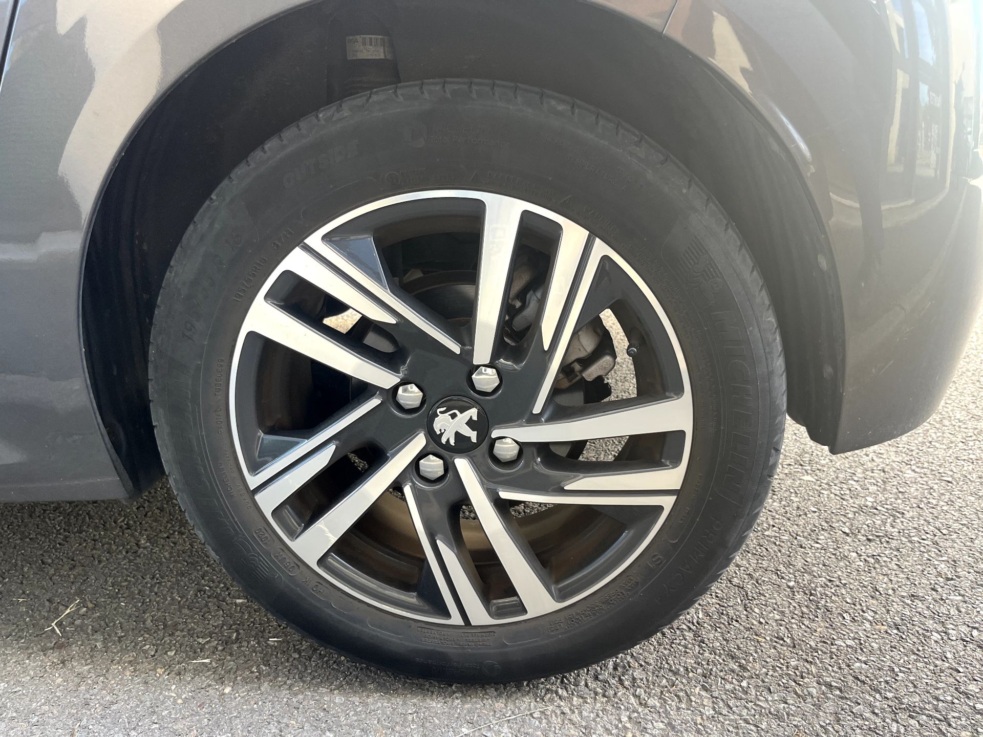 Peugeot 208 1.2 L 100ch Allur