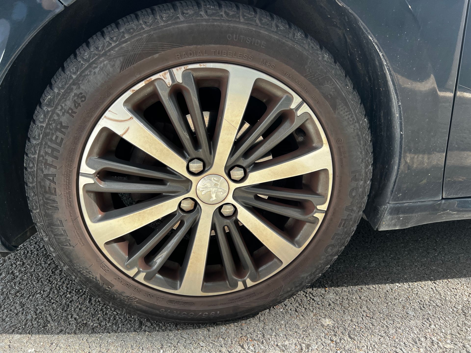 Peugeot 208 1.2 pure tech 82ch Allure