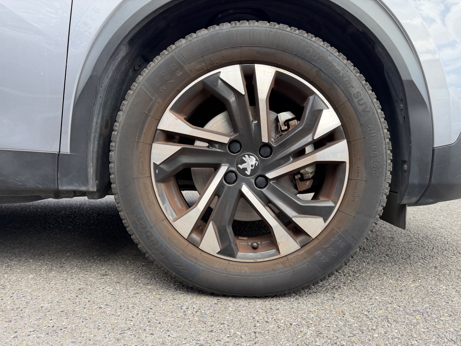 Peugeot 2008 5HB e-2008 100kW 136 cv Boîte auto 136ch ALLURE
