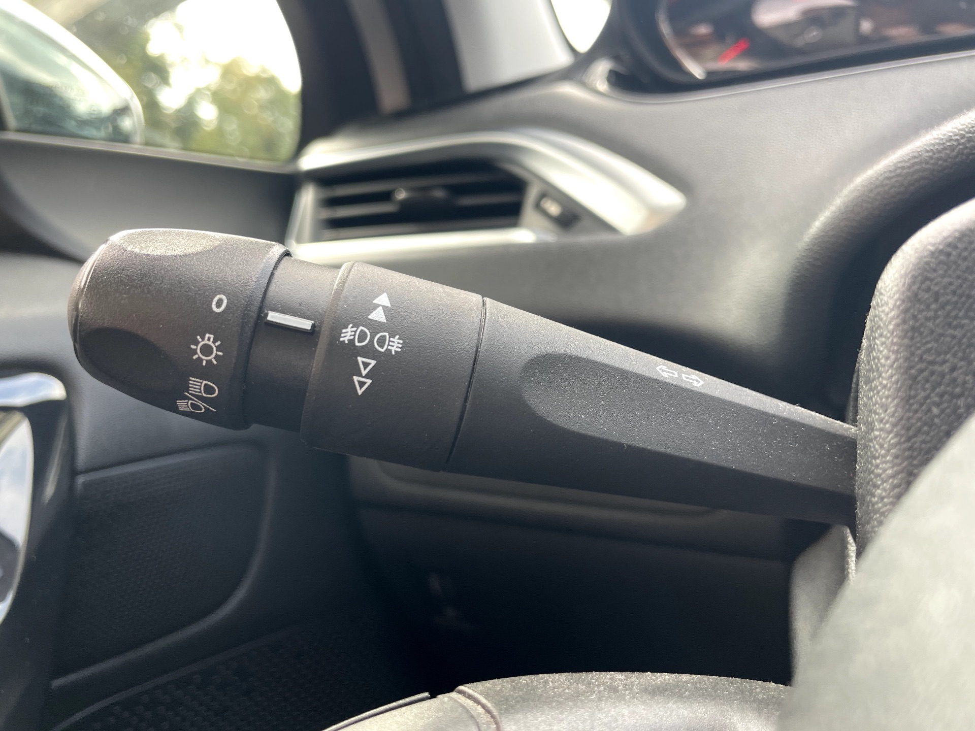 Peugeot 208 1.2 vti 82ch style