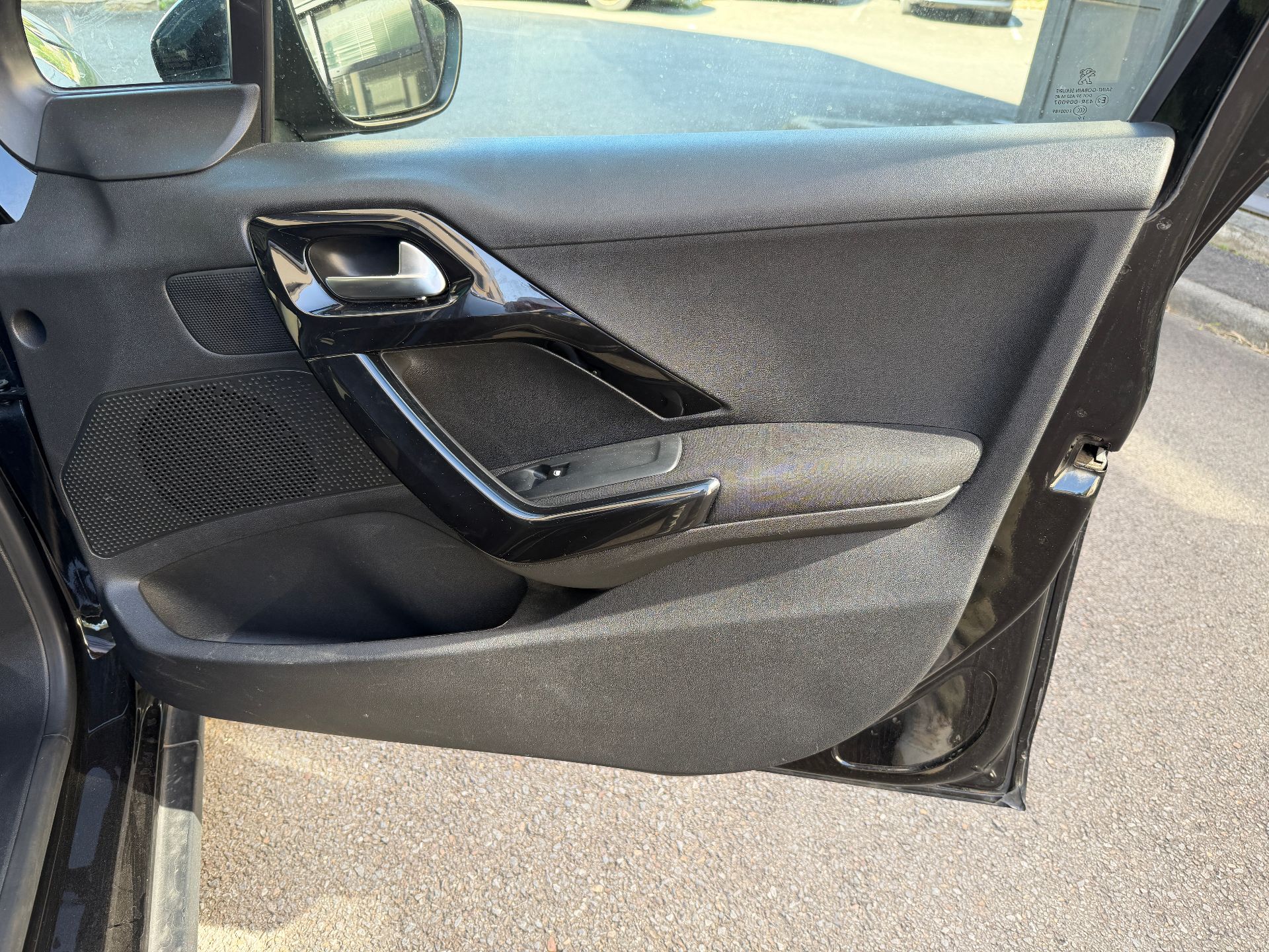 Peugeot 2008 1.2 VTI 82ch SIGNATURE