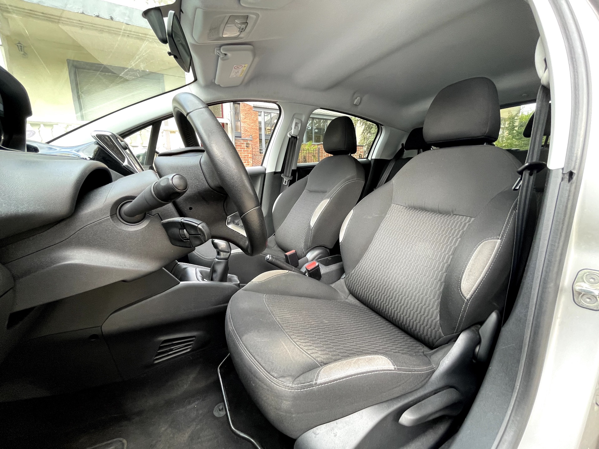Peugeot 208 1.2 vti 82ch style