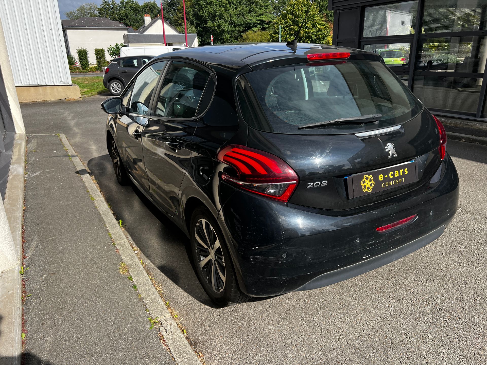 Peugeot 208 1.2 pure tech 82ch Allure