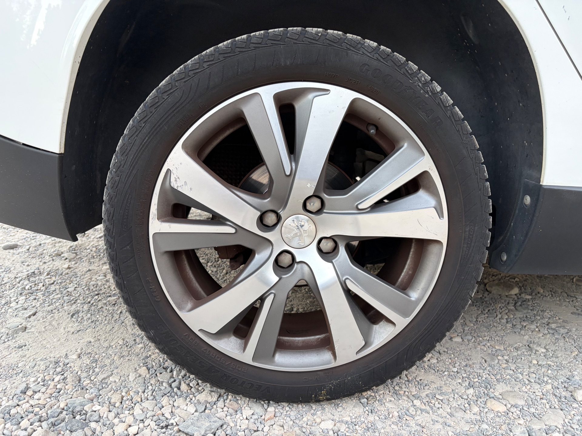 Peugeot 2008 1,6 Vti 120ch Feline Titane