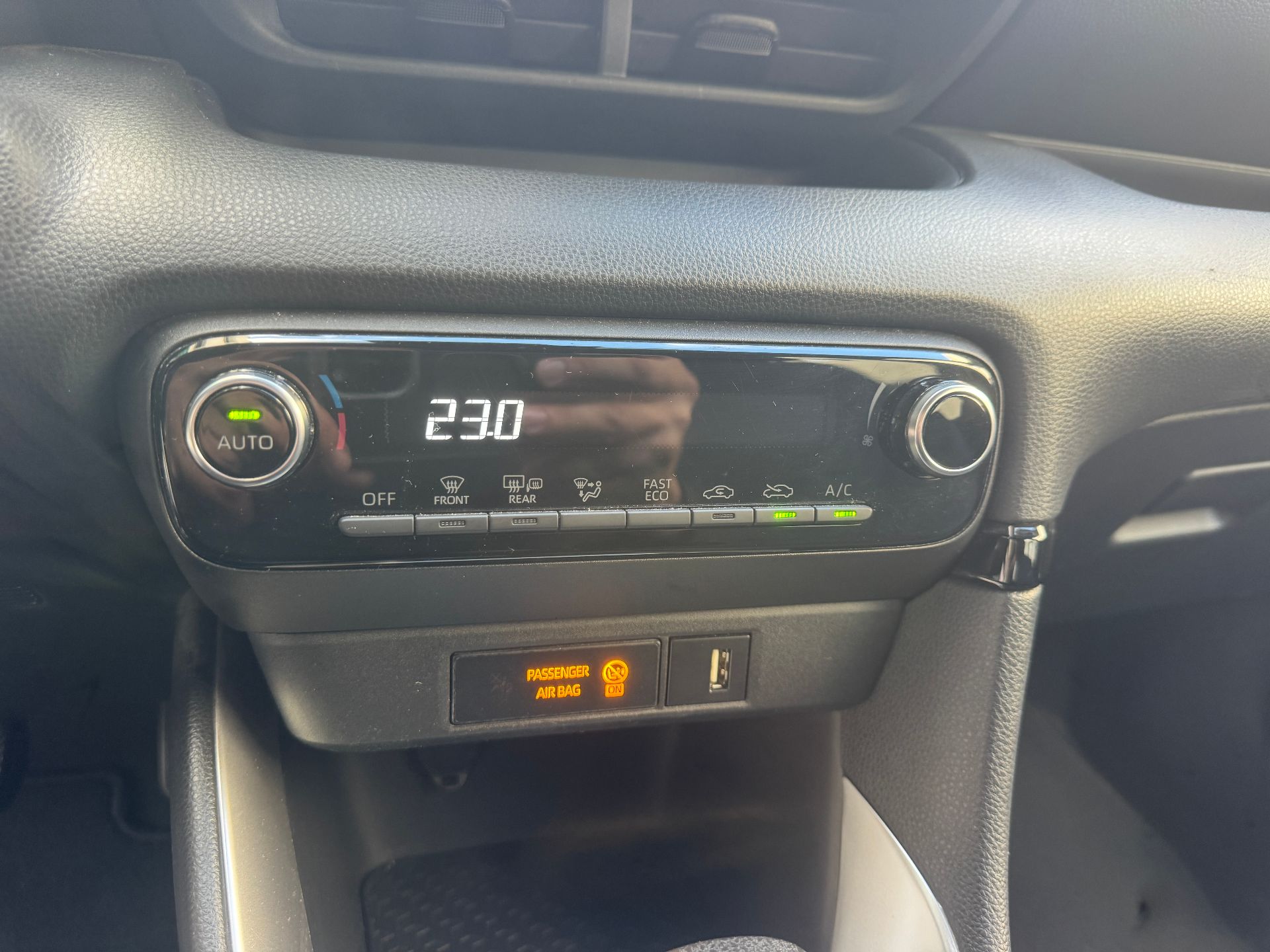 Toyota Yaris 1.5 VVTI 12V 116 HSD Hybrid E-CVT 92ch DESIGN PACK