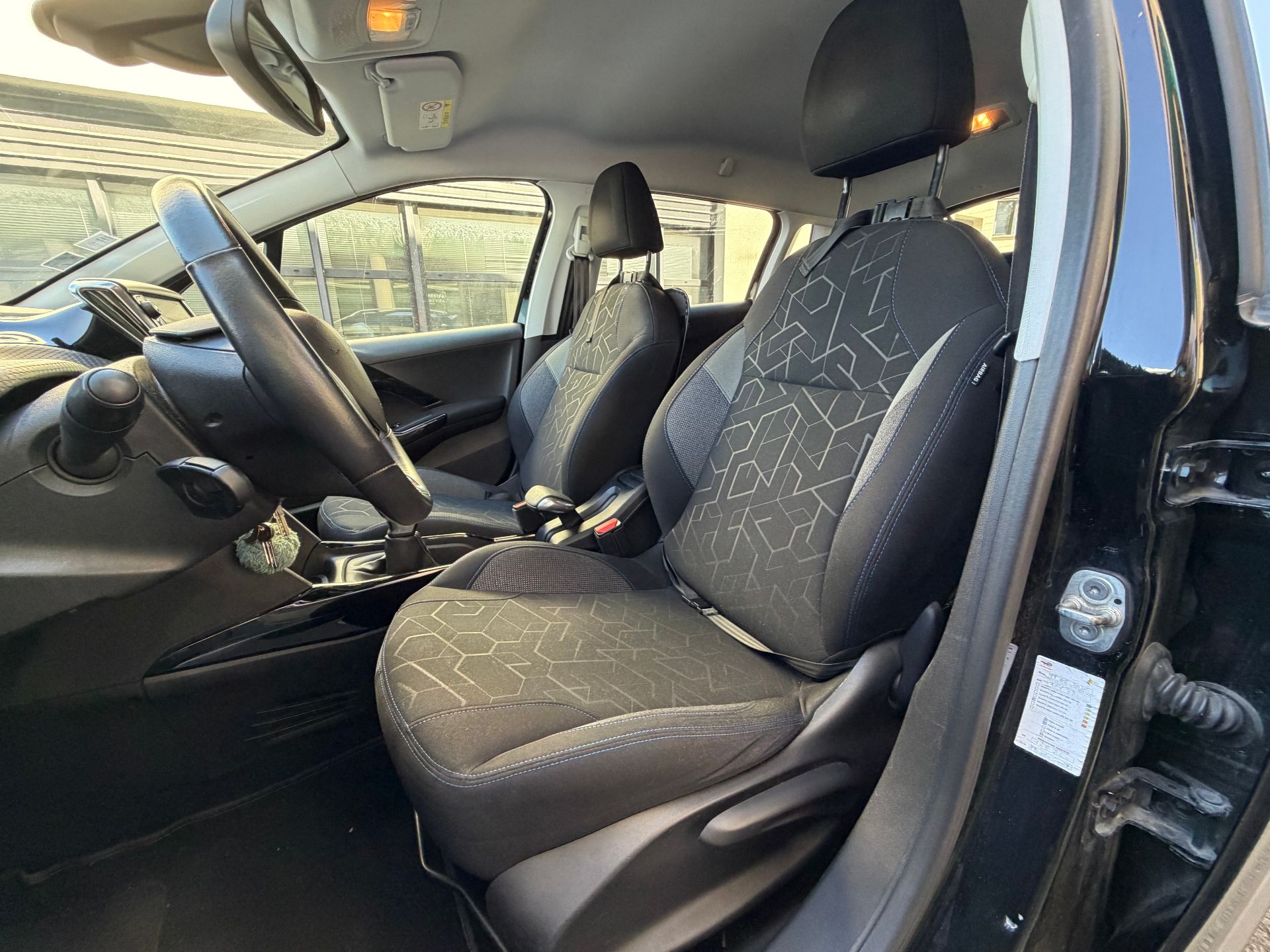 Peugeot 2008 1.2 VTI 82ch SIGNATURE