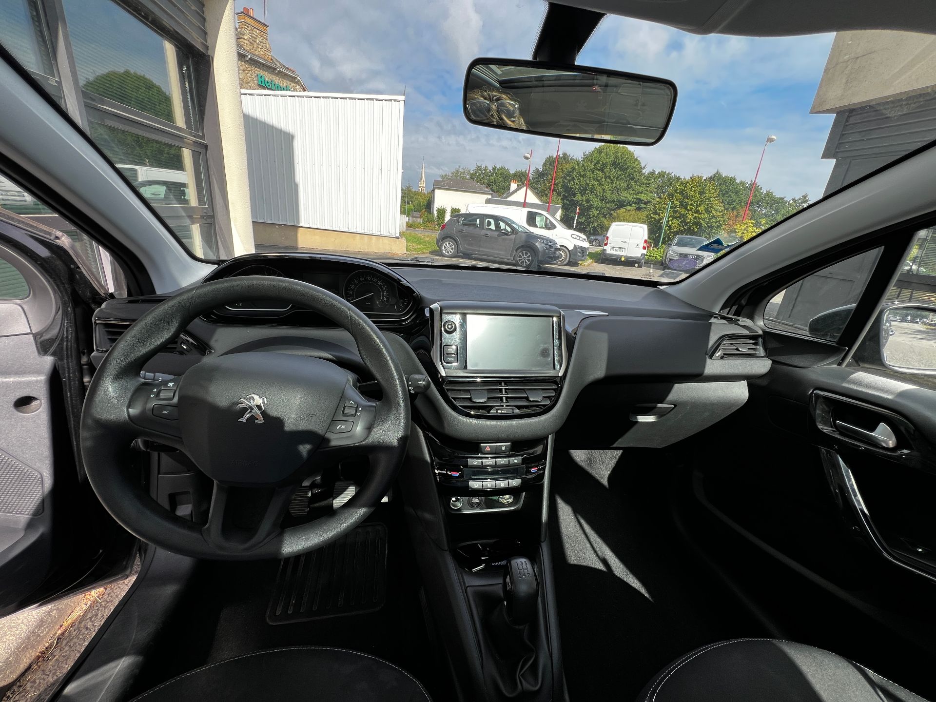 Peugeot 208 1.2 pure tech 82ch Allure