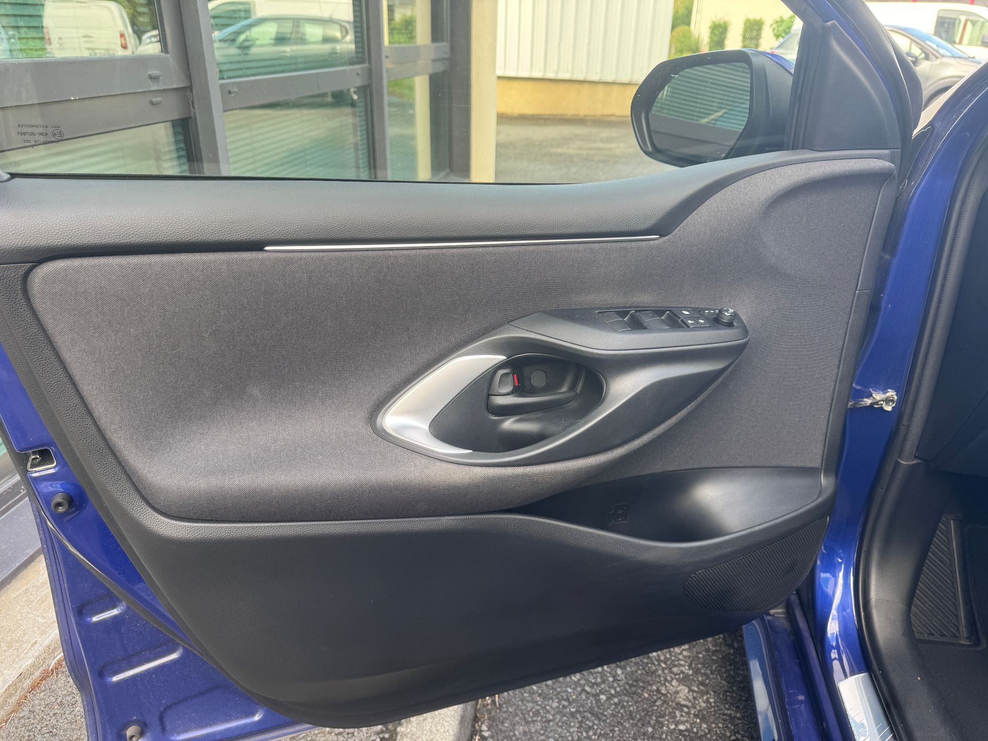Toyota Yaris 1.5 VVTI 12V 116 HSD Hybrid E-CVT 92ch DESIGN PACK