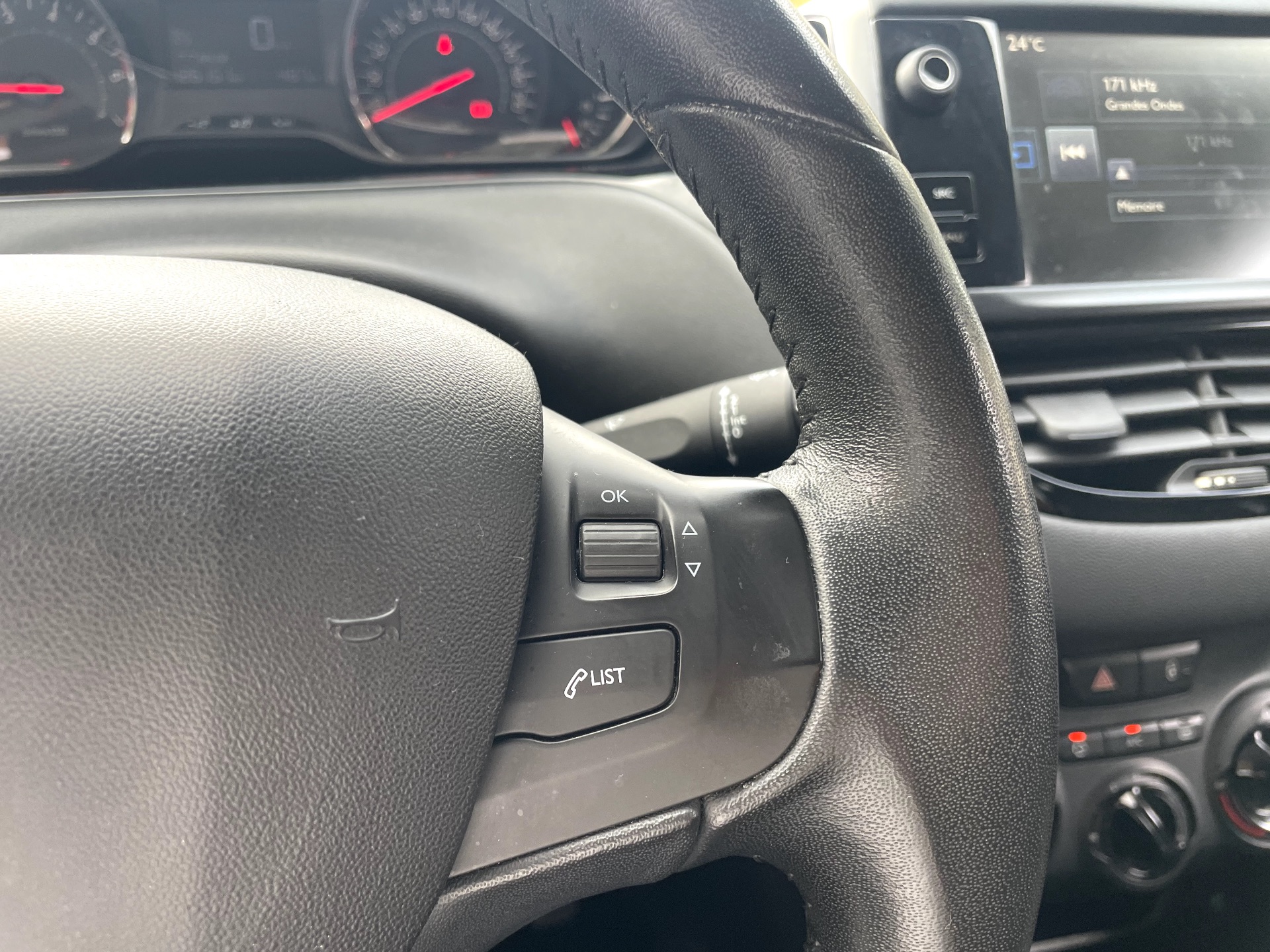 Peugeot 208 1.2 vti 82ch style