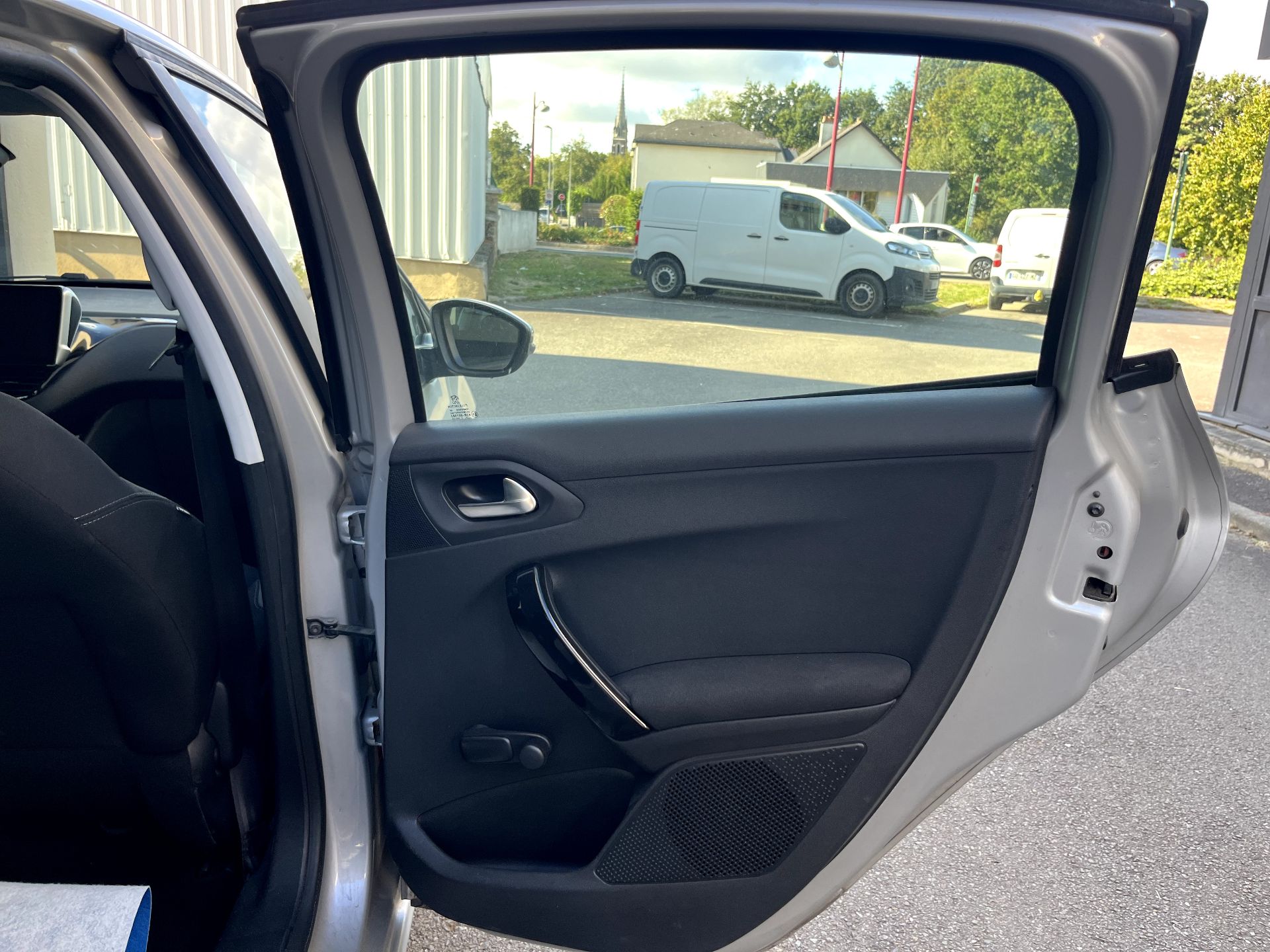 Peugeot 208 1.4L HDi 68ch