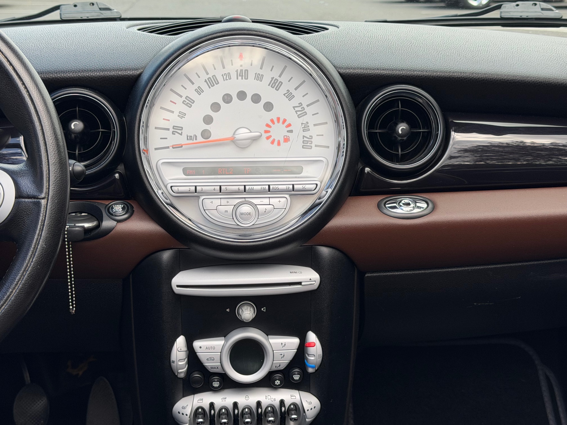 Mini Mini 2 Cabriolet Cooper 1.6 i 16V 120 cv 120ch CHILI