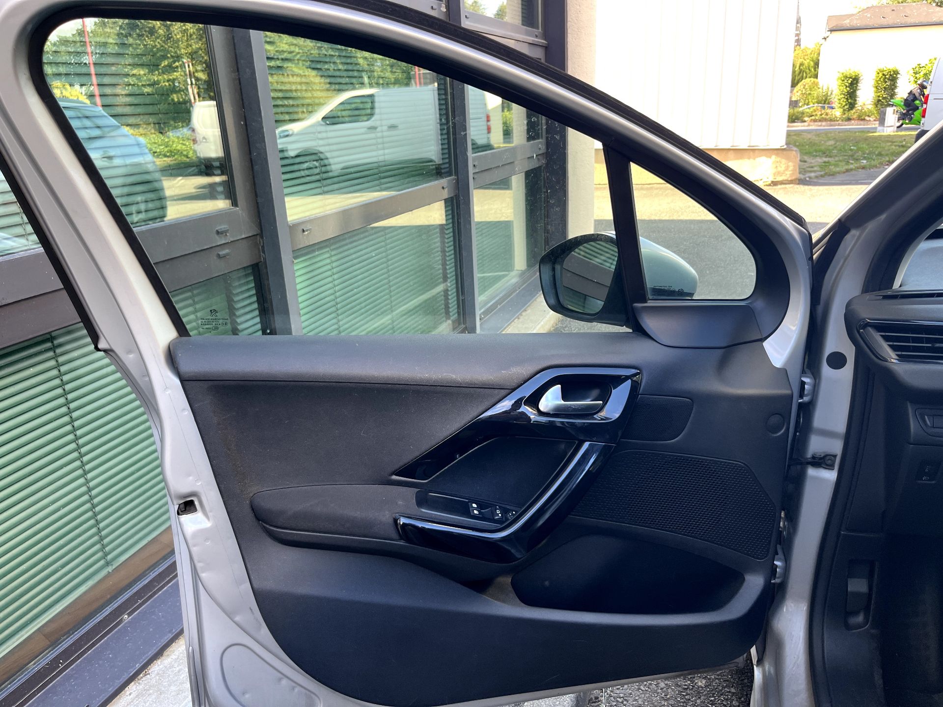 Peugeot 208 1.4L HDi 68ch