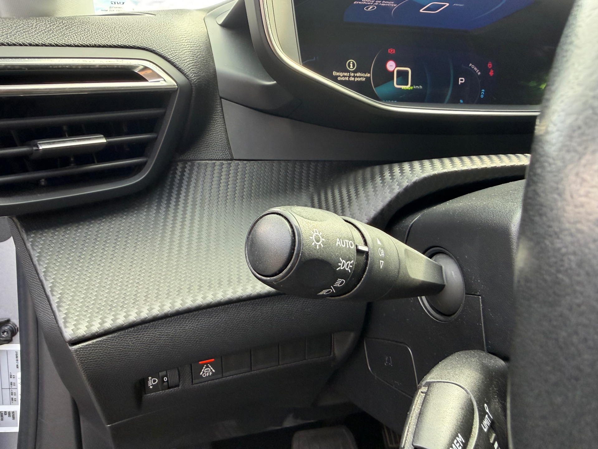 Peugeot 2008 5HB e-2008 100kW 136 cv Boîte auto 136ch ALLURE